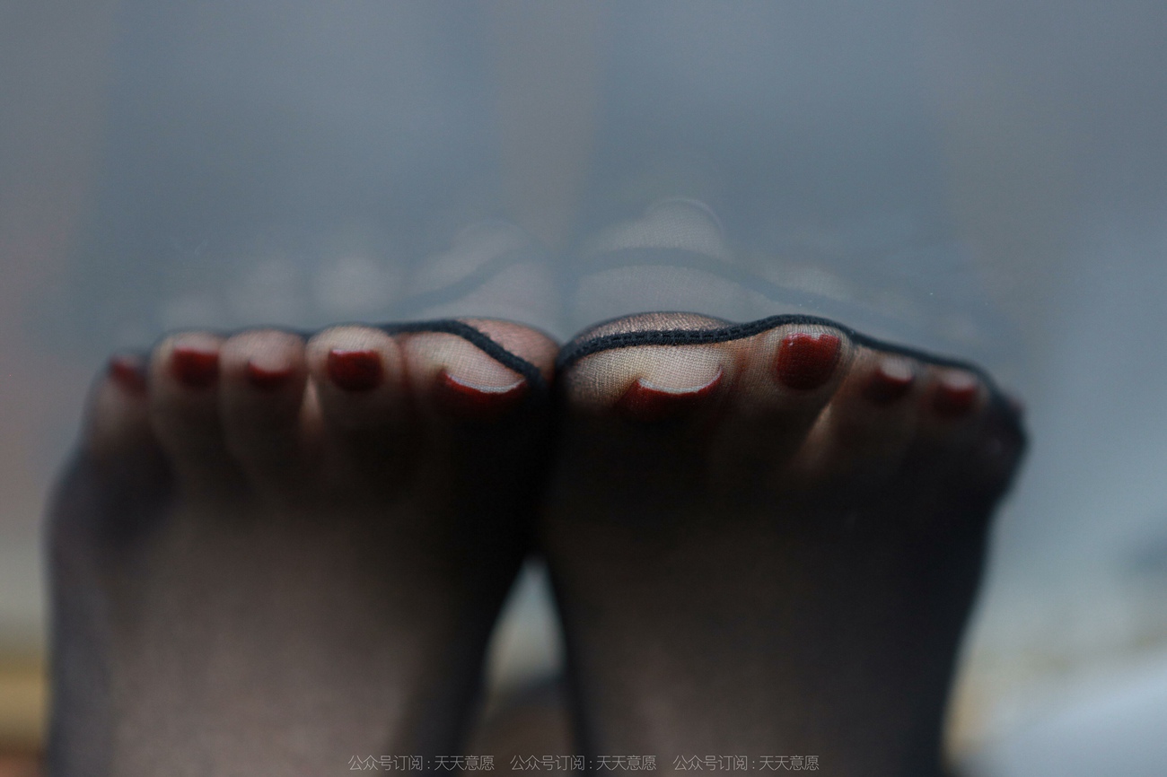 图片[87]-[IESS异思趣向]2022.03.26 丝享家1040：美子《沙发上的黑丝》[97P] – 速更版-美库