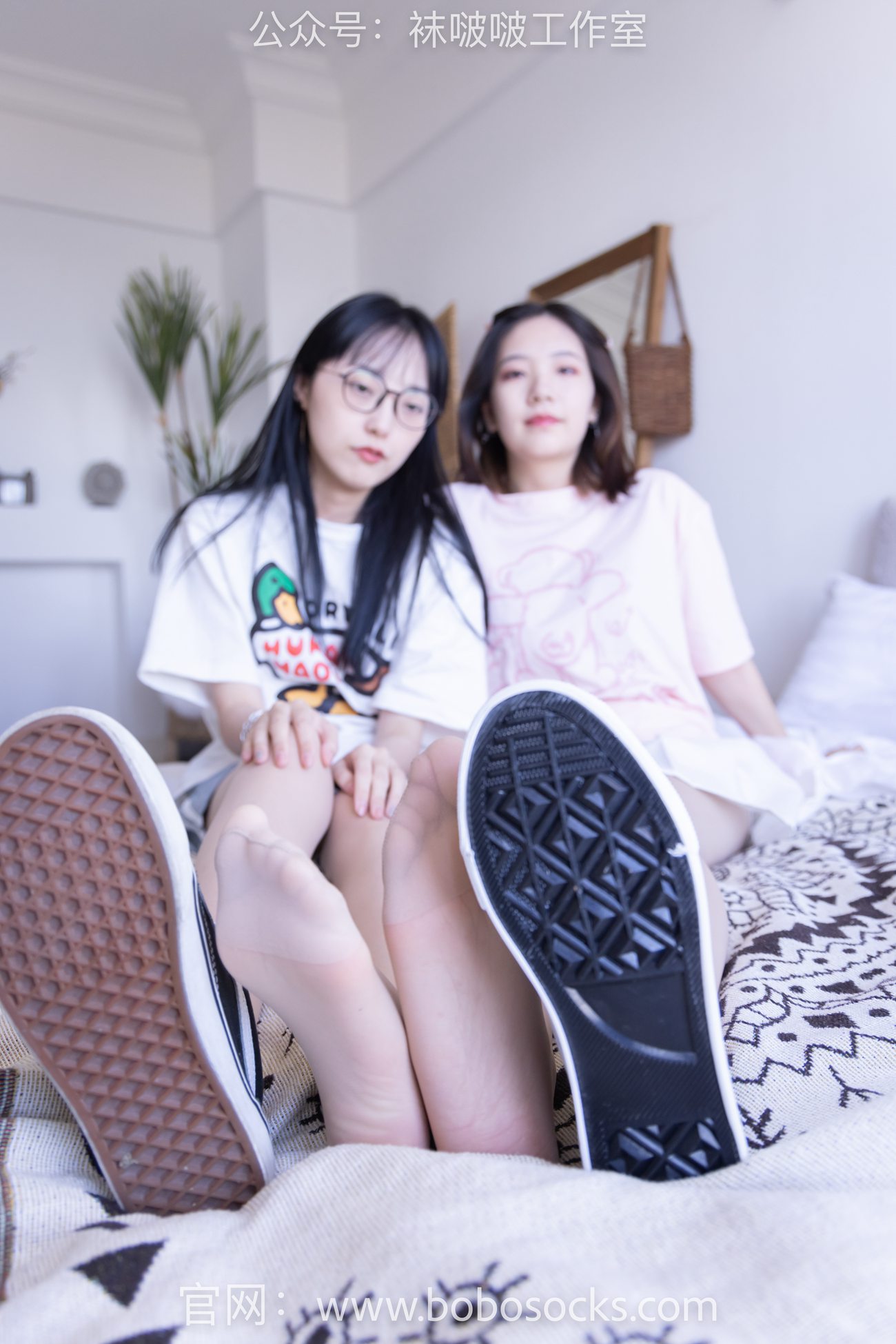 图片[40]-[BoBoSocks袜啵啵]NO.100 小甜豆与稚予-板鞋、肉丝、脚对脚互动剧情[132P] – 速更版-美库