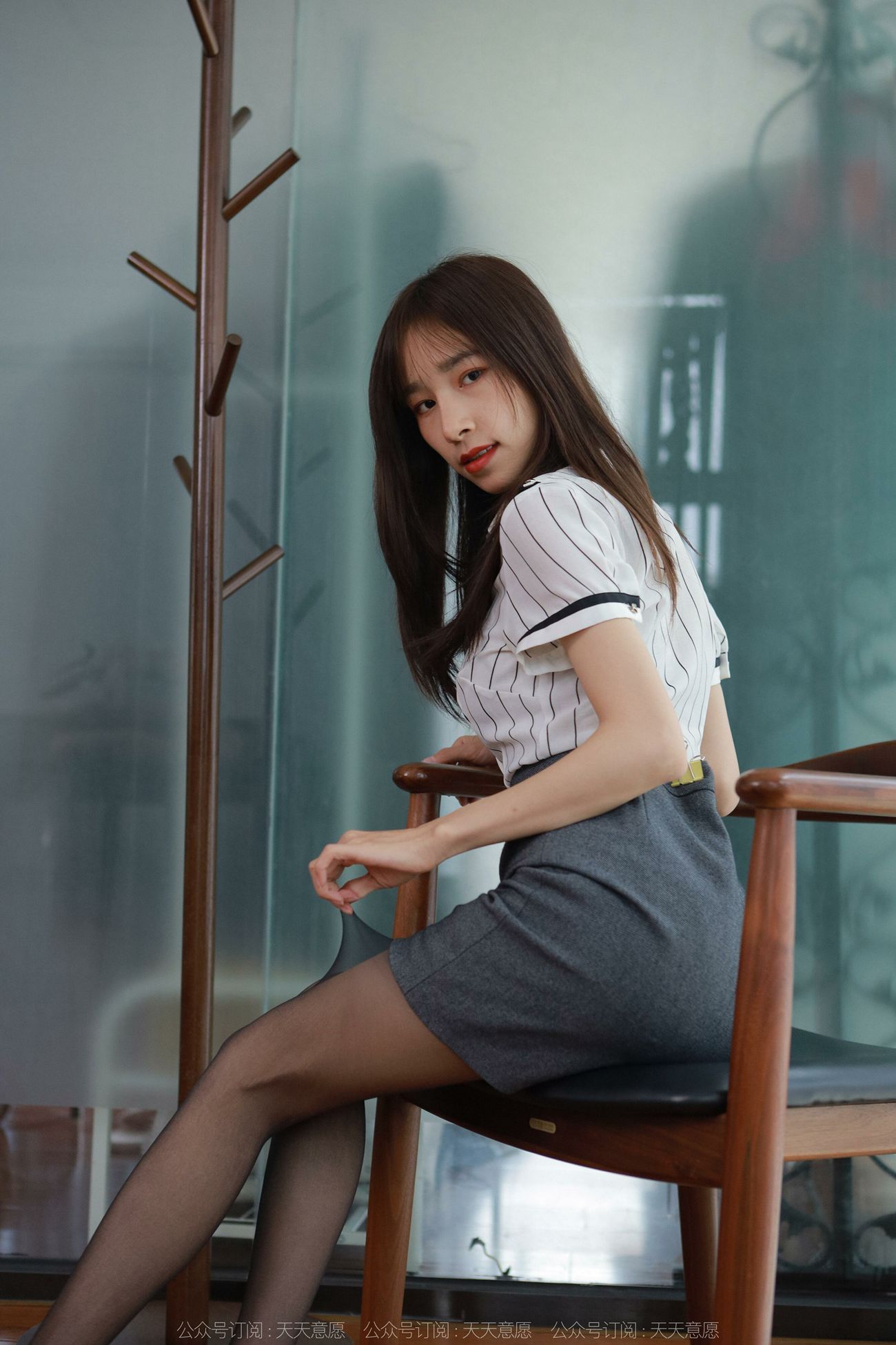 图片[84]-[IESS异思趣向]2022.03.30 丝享家1044：美子《酒红色美甲》[86P] – 速更版-美库