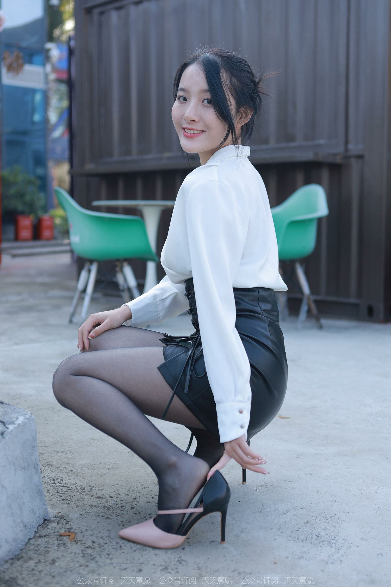 图片[13]-[IESS异思趣向]2022.04.01 丝享家1046：婉萍《嘿丝皮裙街拍》[87P] – 速更版-美库