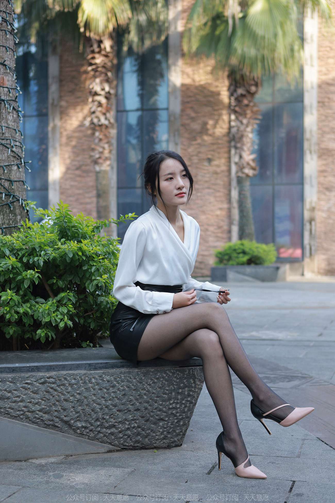 图片[62]-[IESS异思趣向]2022.04.01 丝享家1046：婉萍《嘿丝皮裙街拍》[87P] – 速更版-美库