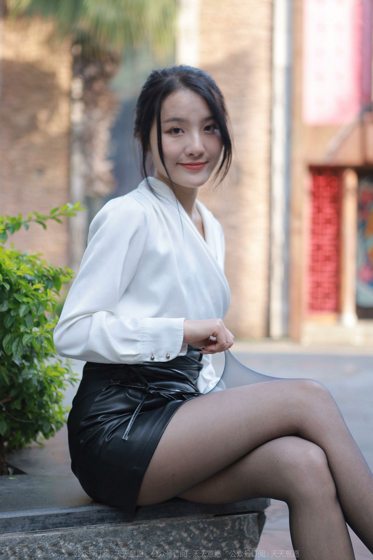 图片[63]-[IESS异思趣向]2022.04.01 丝享家1046：婉萍《嘿丝皮裙街拍》[87P] – 速更版-美库