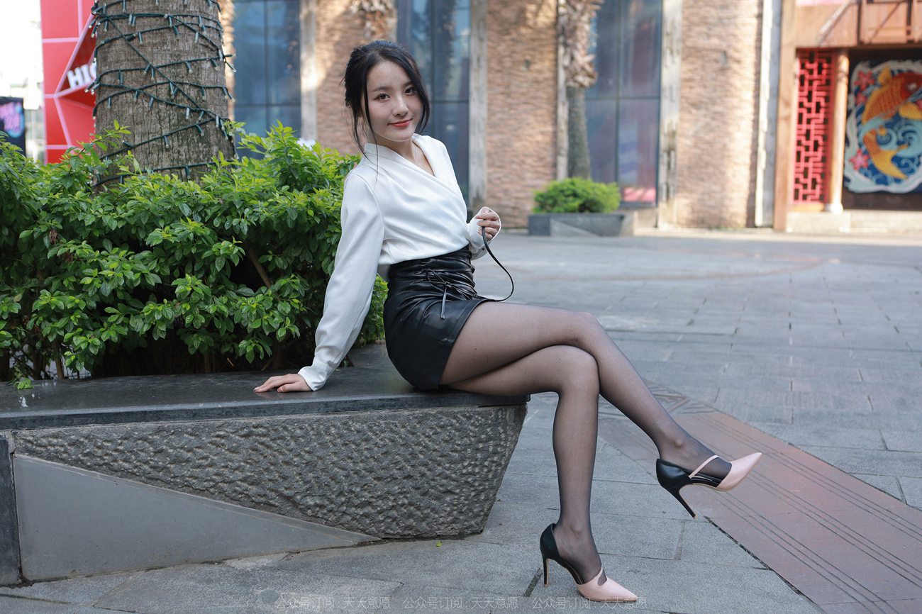 图片[66]-[IESS异思趣向]2022.04.01 丝享家1046：婉萍《嘿丝皮裙街拍》[87P] – 速更版-美库