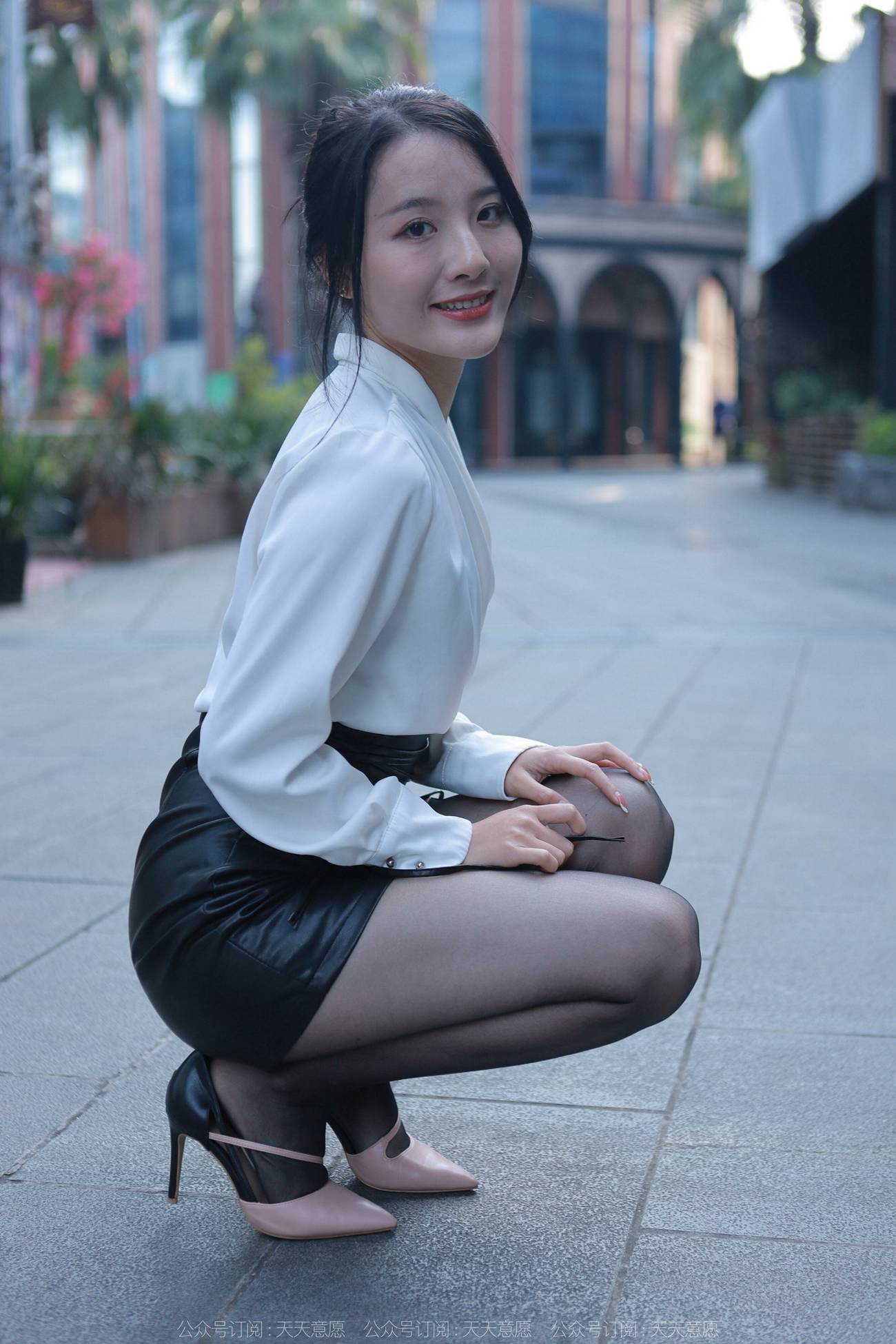 图片[74]-[IESS异思趣向]2022.04.01 丝享家1046：婉萍《嘿丝皮裙街拍》[87P] – 速更版-美库