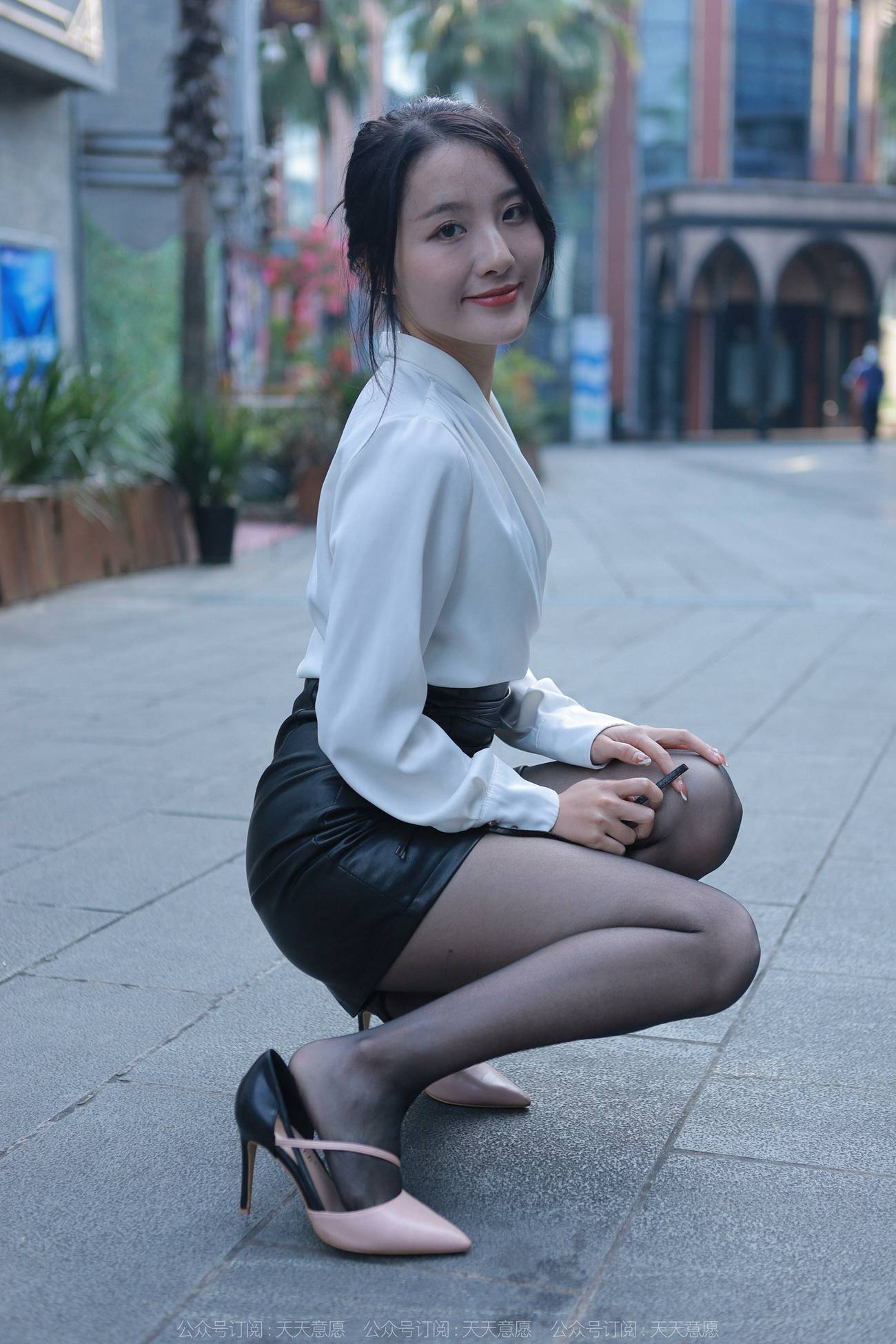 图片[76]-[IESS异思趣向]2022.04.01 丝享家1046：婉萍《嘿丝皮裙街拍》[87P] – 速更版-美库