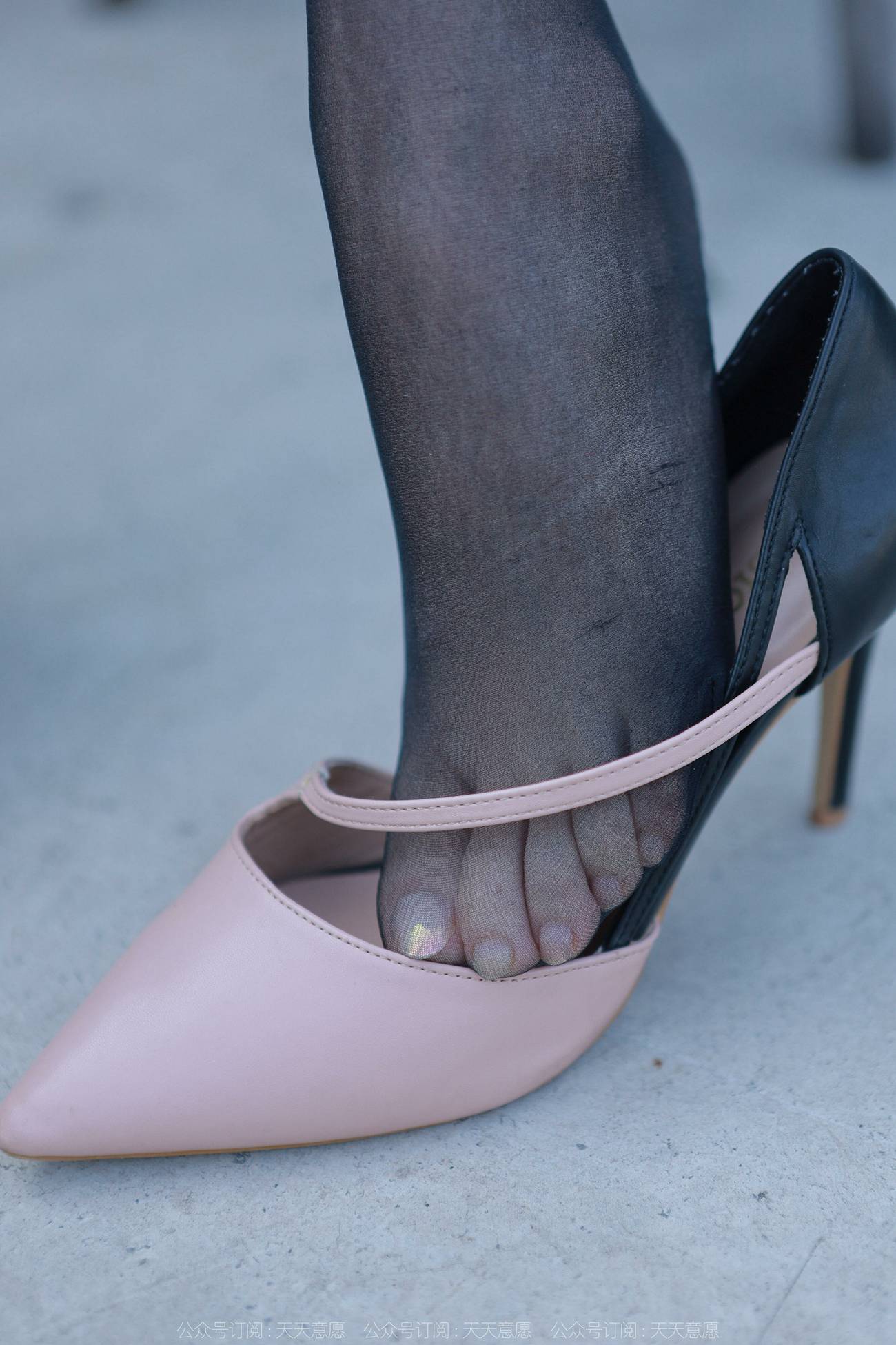 图片[82]-[IESS异思趣向]2022.04.01 丝享家1046：婉萍《嘿丝皮裙街拍》[87P] – 速更版-美库