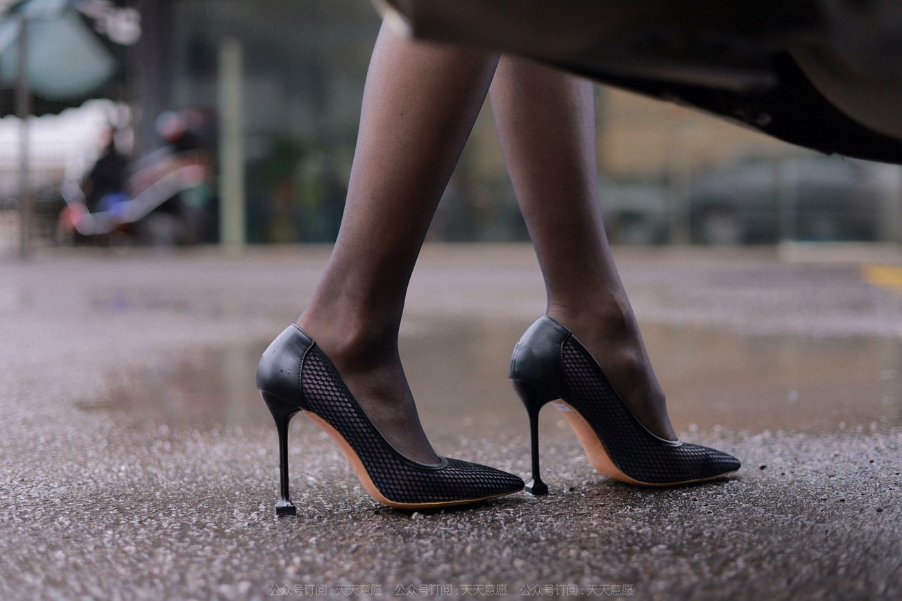 图片[33]-[IESS异思趣向] 2022.04.06 丝享家1051：小六《雨中的嘿丝》[82P] – 速更版-美库