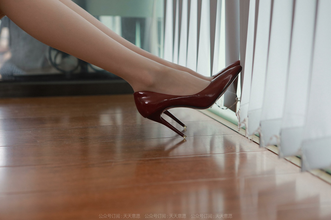 图片[41]-[IESS异思趣向] 2022.04.09 丝享家1054：团团《迷人的酒红旗袍》[81P] – 速更版-美库