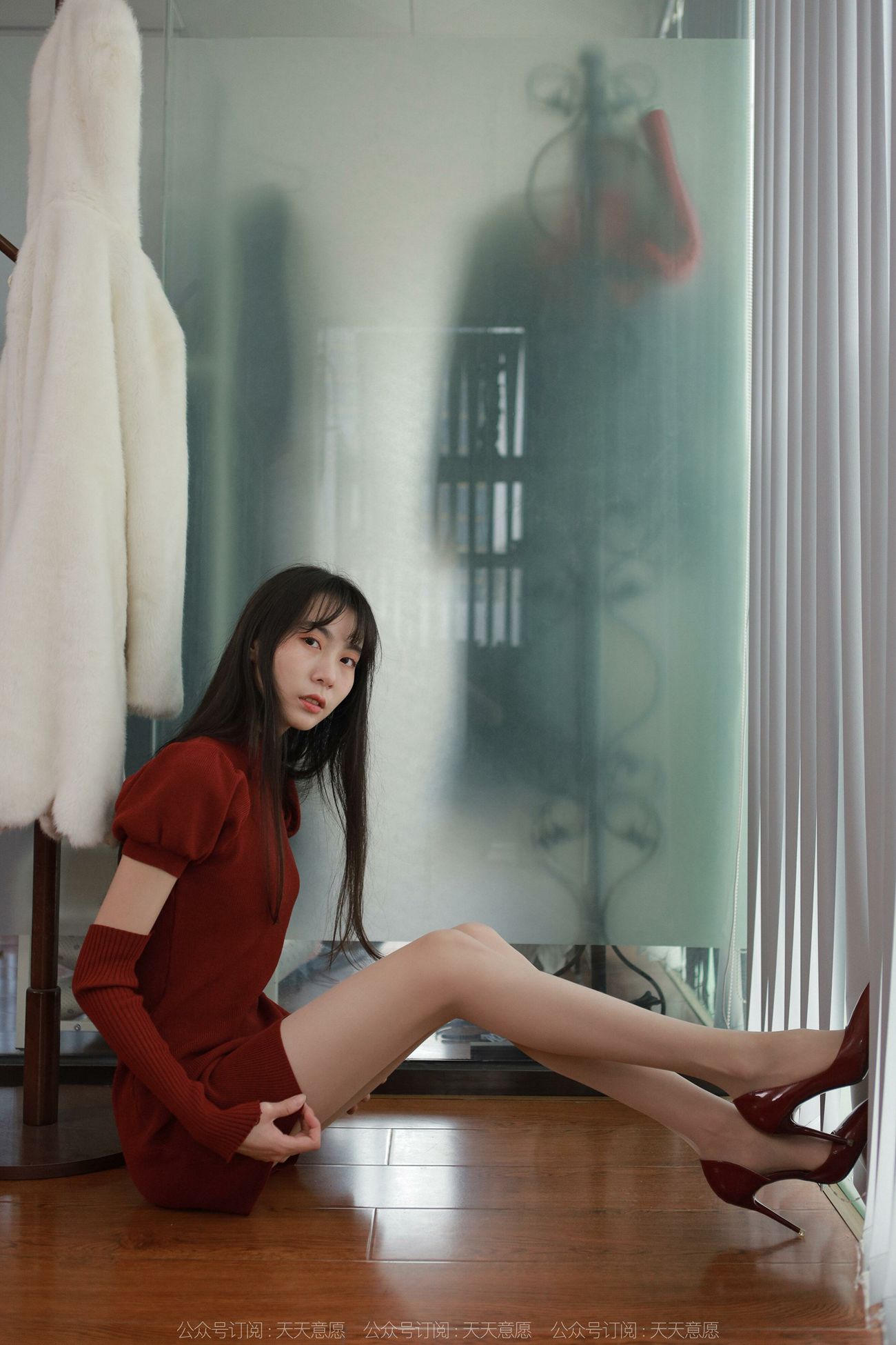 图片[48]-[IESS异思趣向] 2022.04.09 丝享家1054：团团《迷人的酒红旗袍》[81P] – 速更版-美库