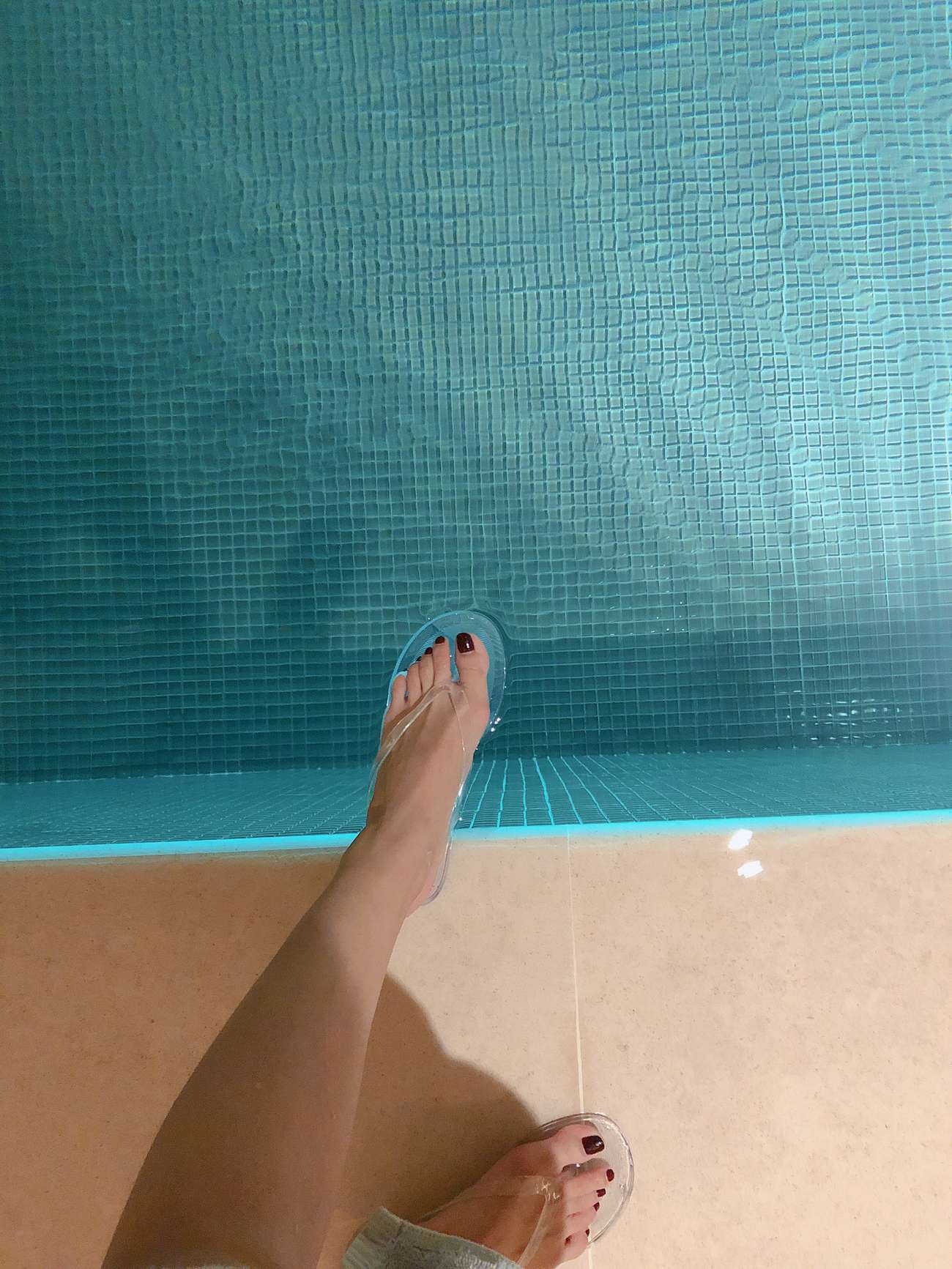 图片[18]-安乔乔儿(Nia乔乔)  泳池裸足[140P] – 速更版-美库