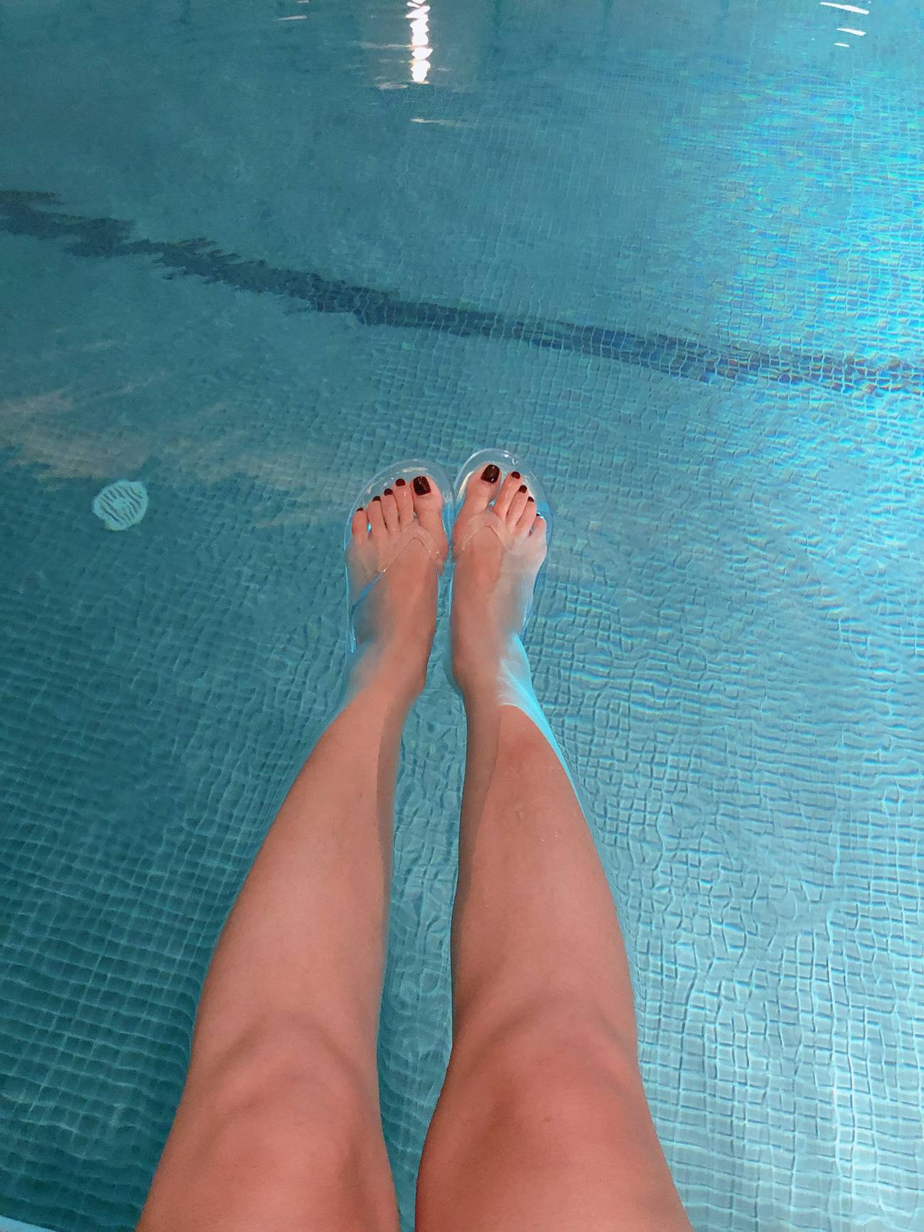 图片[28]-安乔乔儿(Nia乔乔)  泳池裸足[140P] – 速更版-美库