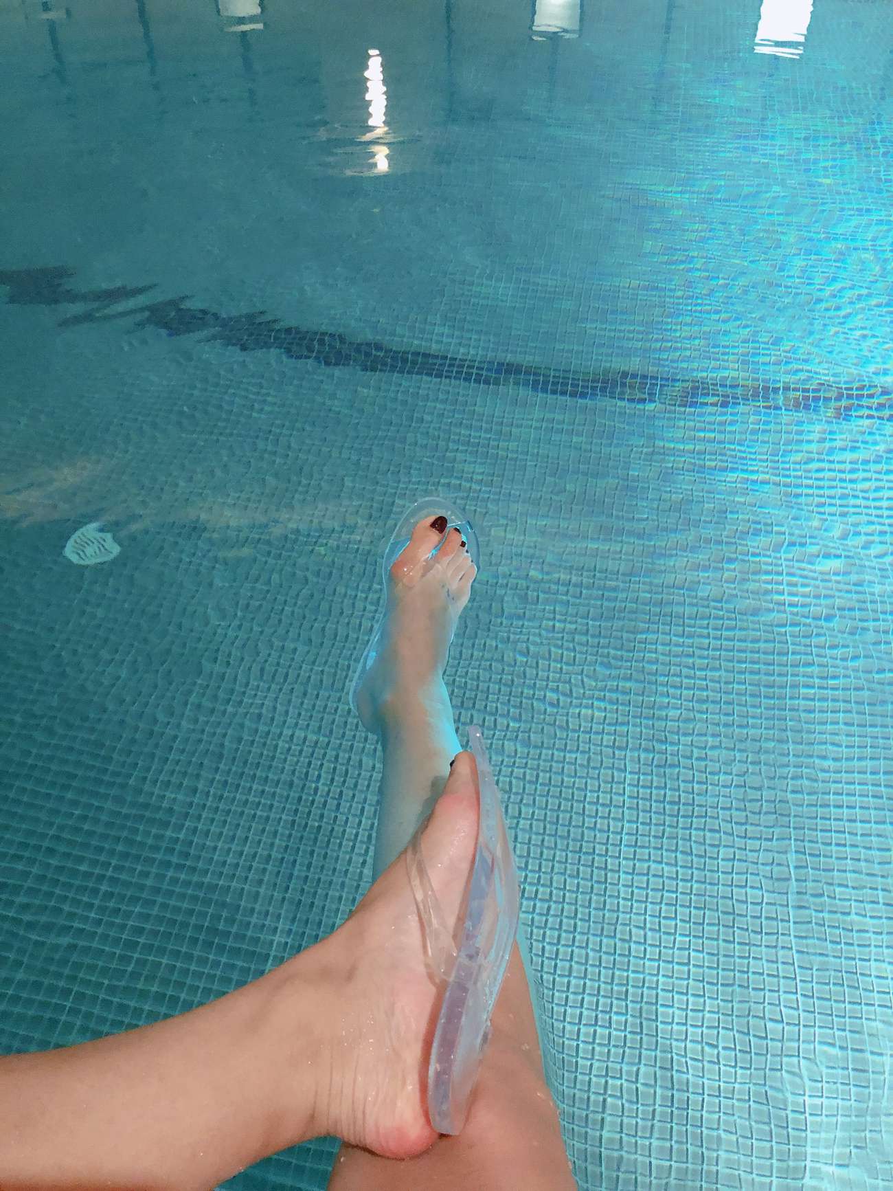 图片[32]-安乔乔儿(Nia乔乔)  泳池裸足[140P] – 速更版-美库