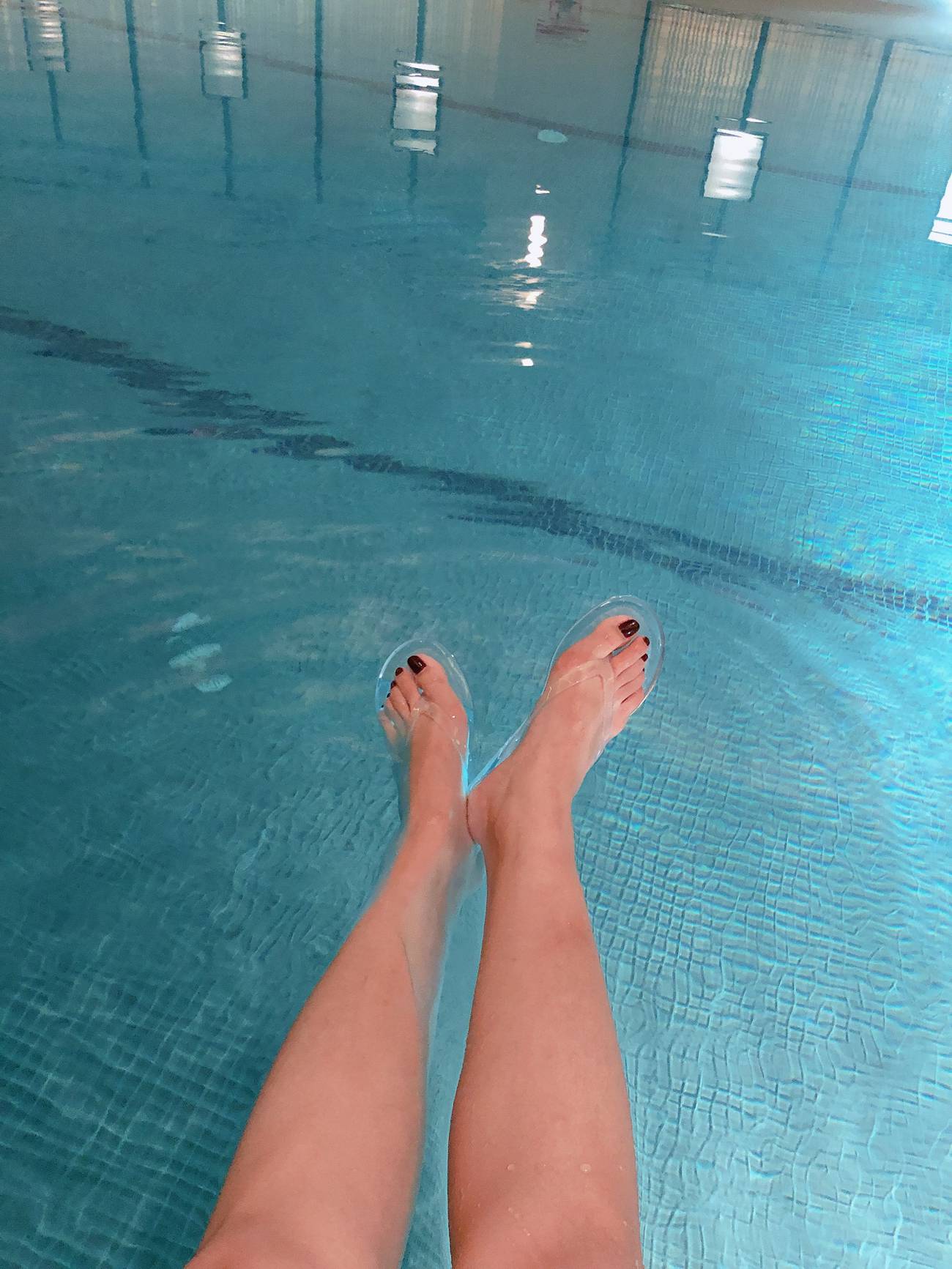 图片[34]-安乔乔儿(Nia乔乔)  泳池裸足[140P] – 速更版-美库