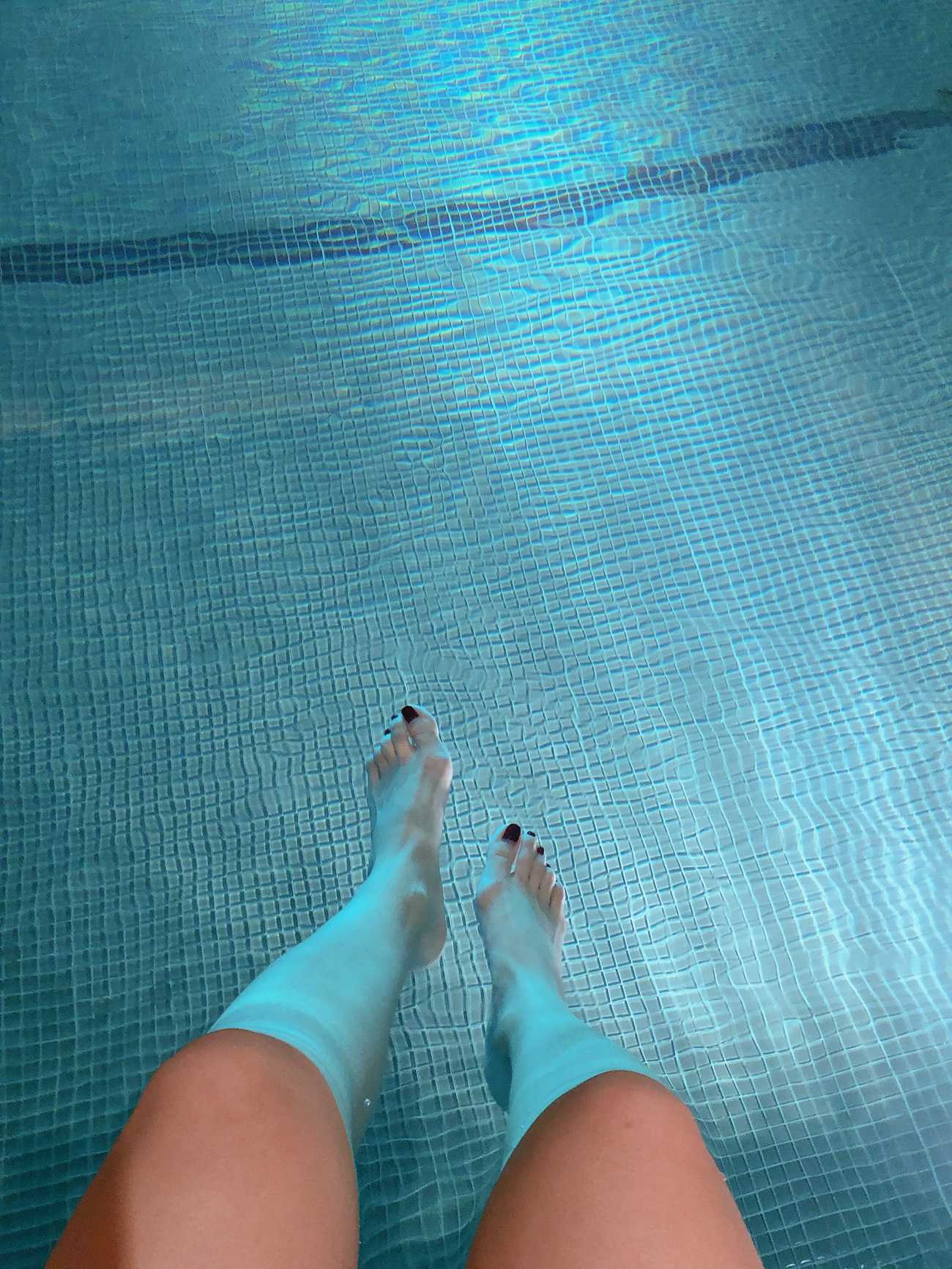 图片[57]-安乔乔儿(Nia乔乔)  泳池裸足[140P] – 速更版-美库