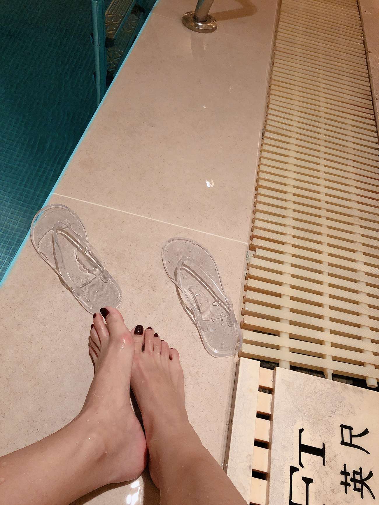 图片[62]-安乔乔儿(Nia乔乔)  泳池裸足[140P] – 速更版-美库