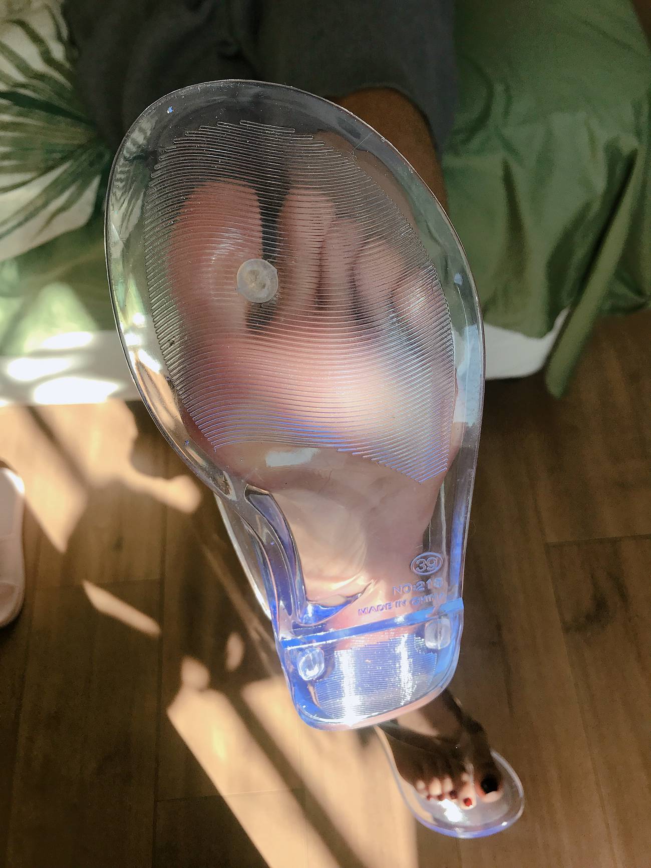 图片[102]-安乔乔儿(Nia乔乔)  泳池裸足[140P] – 速更版-美库