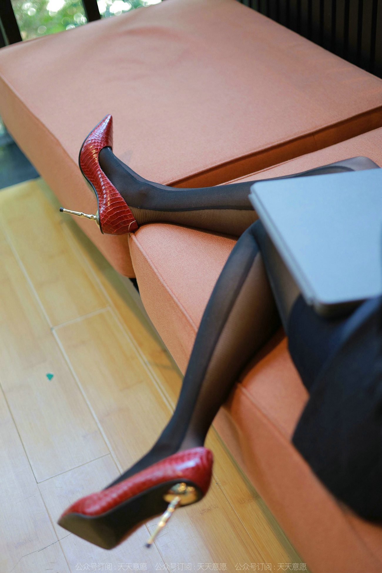 图片[16]-[IESS异思趣向] 2022.04.12 丝享家1057：婉萍《OL嘿丝玉姐》[93P] – 速更版-美库