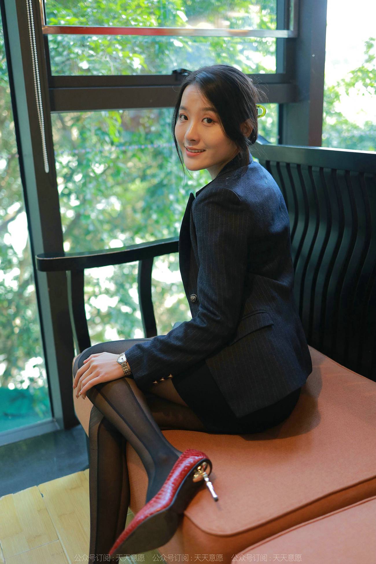 图片[52]-[IESS异思趣向] 2022.04.12 丝享家1057：婉萍《OL嘿丝玉姐》[93P] – 速更版-美库