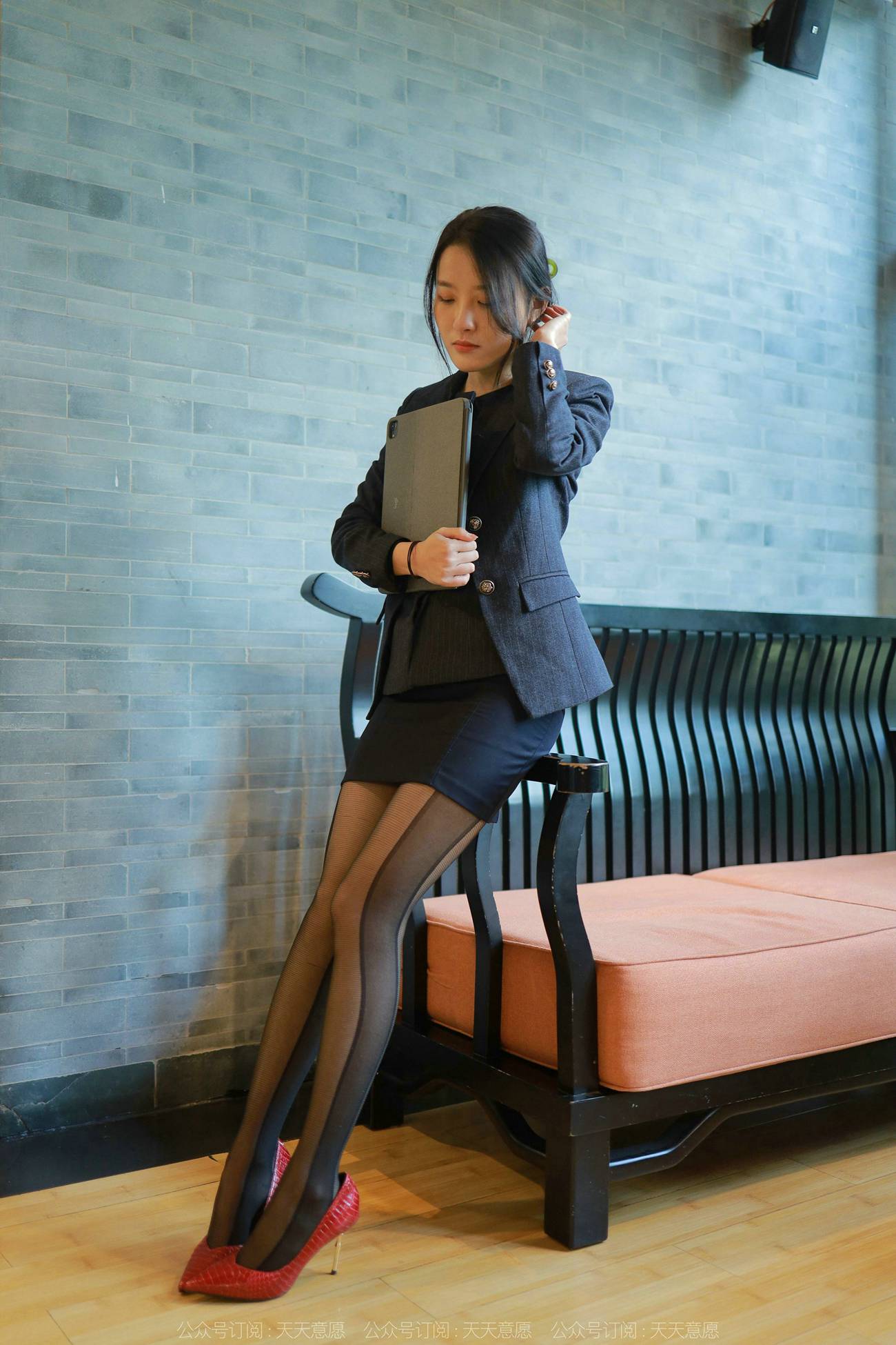 图片[67]-[IESS异思趣向] 2022.04.12 丝享家1057：婉萍《OL嘿丝玉姐》[93P] – 速更版-美库