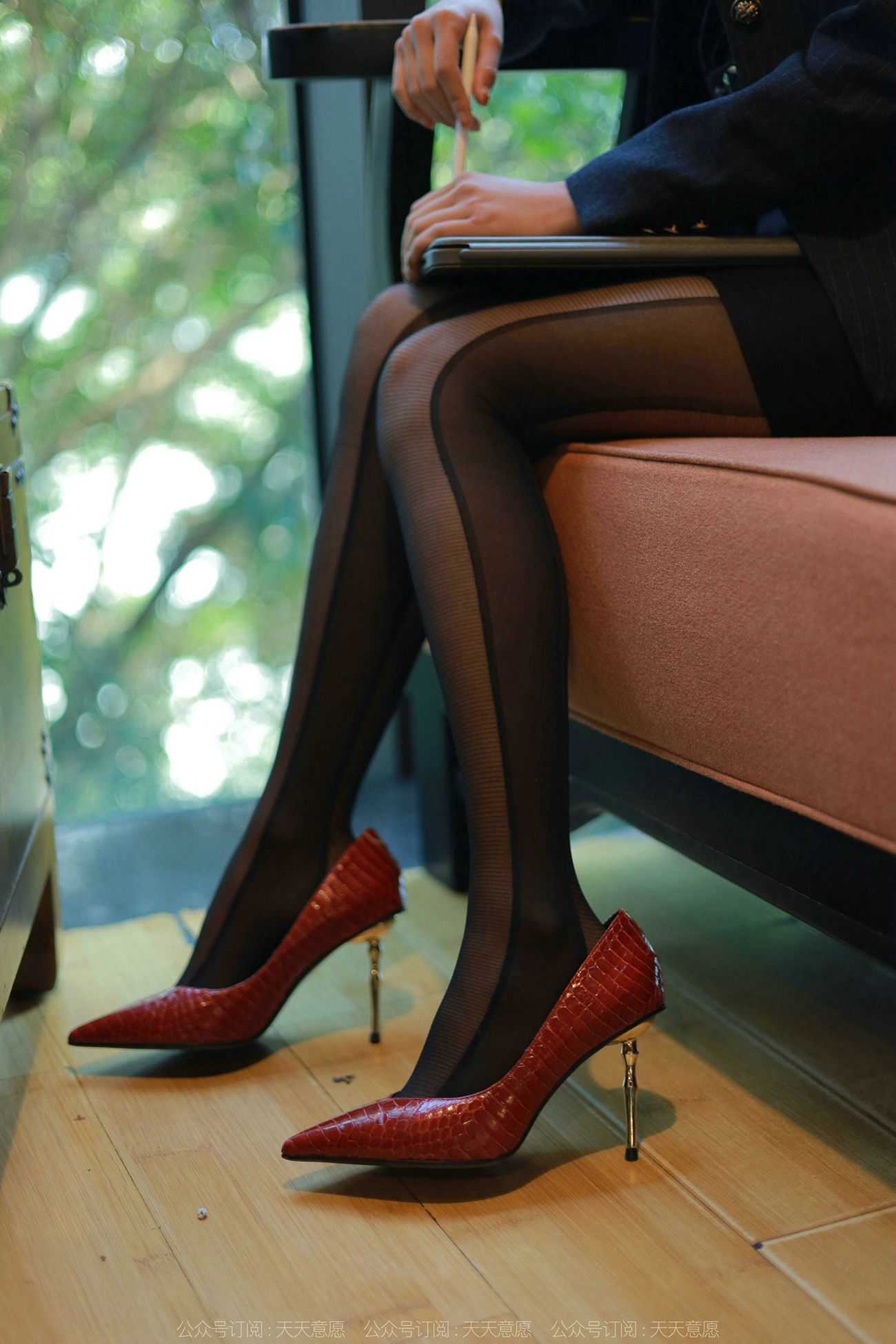 图片[93]-[IESS异思趣向] 2022.04.12 丝享家1057：婉萍《OL嘿丝玉姐》[93P] – 速更版-美库