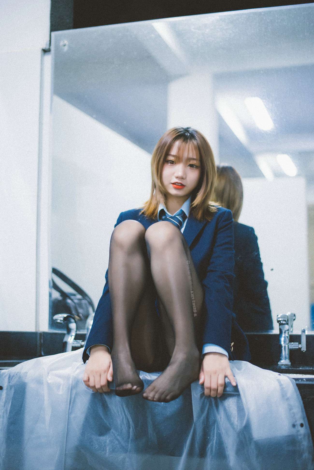 图片[18]-网紅Coser@柒柒要乖哦 深夜公园JK [19P] – 速更版-美库