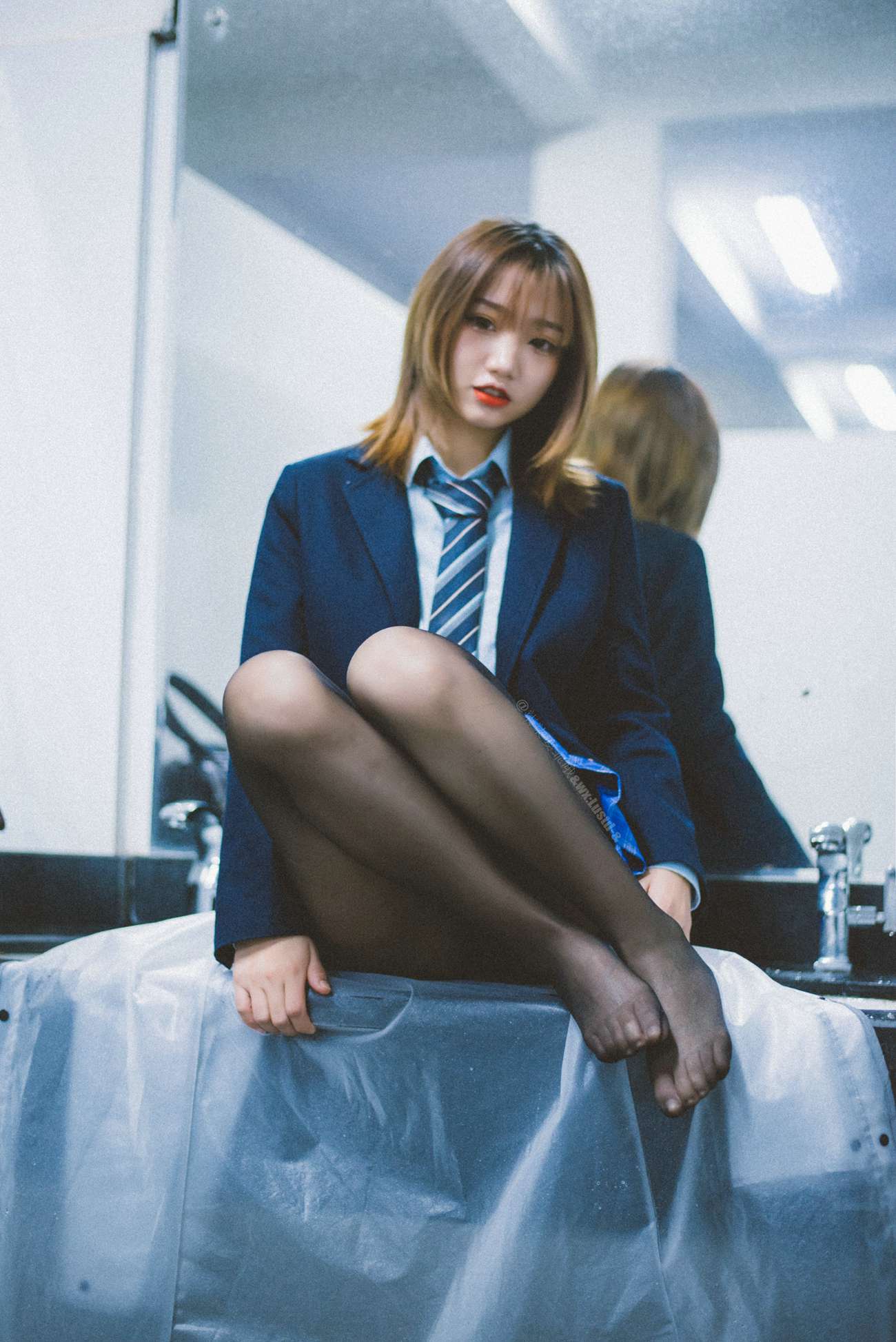 图片[20]-网紅Coser@柒柒要乖哦 深夜公园JK [19P] – 速更版-美库