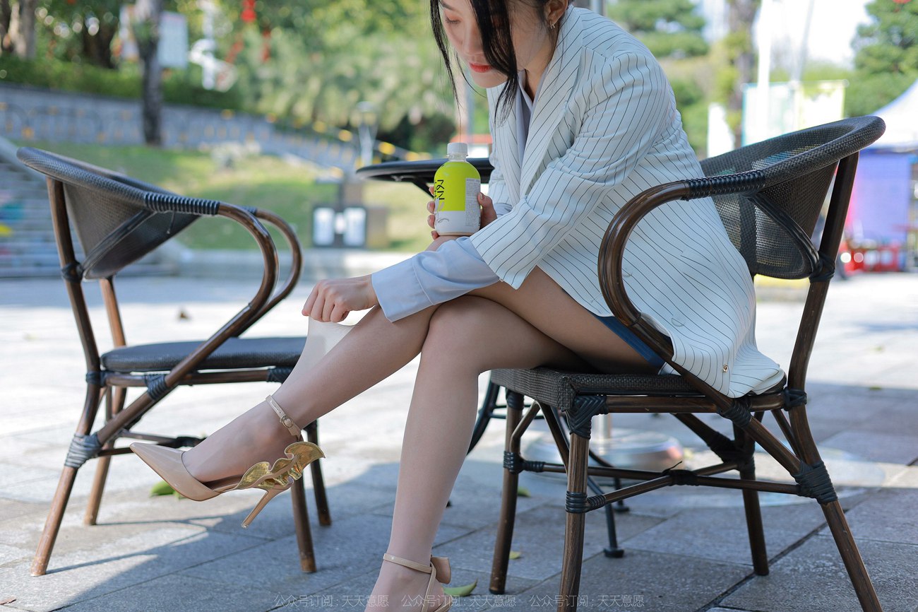 图片[16]-[IESS异思趣向] 2022.04.16 丝享家1061：婉萍《蓝衣女神》[84P] – 速更版-美库