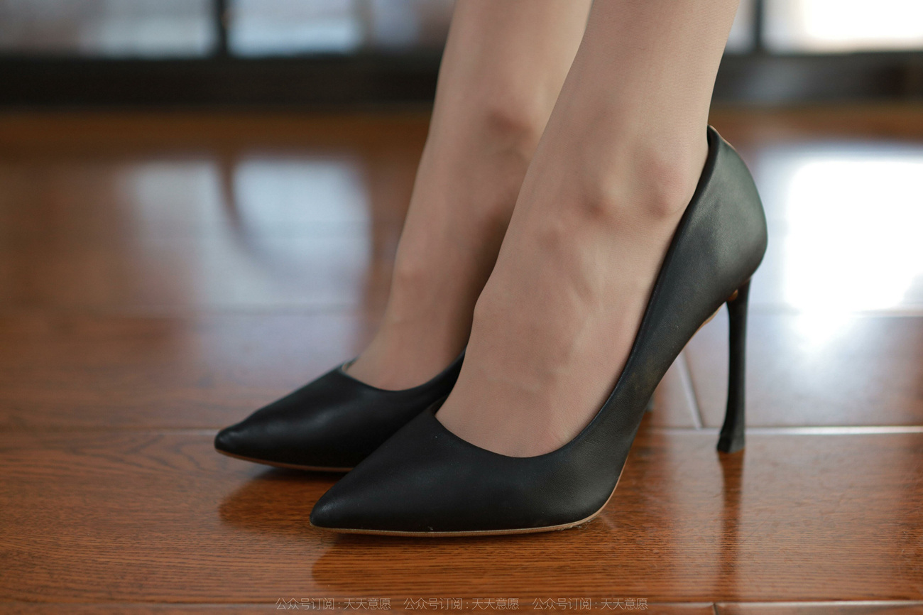 图片[21]-[IESS异思趣向] 2022.04.17 丝享家1062：团团《红裙长腿OL》[89P] – 速更版-美库