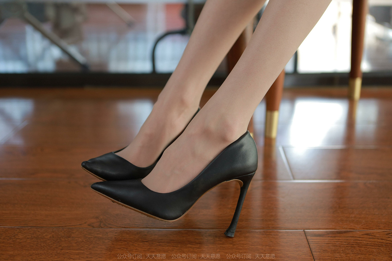 图片[22]-[IESS异思趣向] 2022.04.17 丝享家1062：团团《红裙长腿OL》[89P] – 速更版-美库