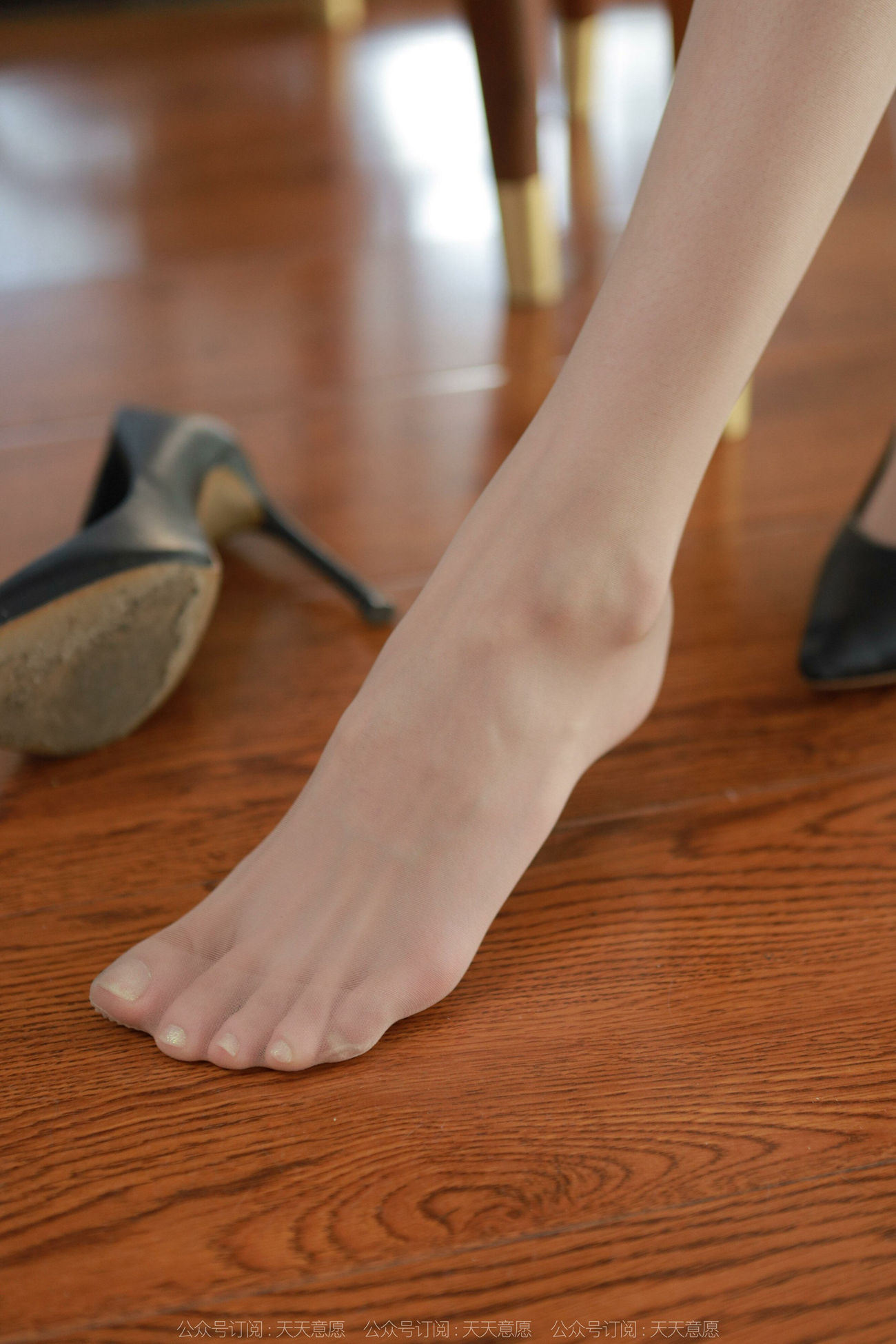 图片[57]-[IESS异思趣向] 2022.04.17 丝享家1062：团团《红裙长腿OL》[89P] – 速更版-美库