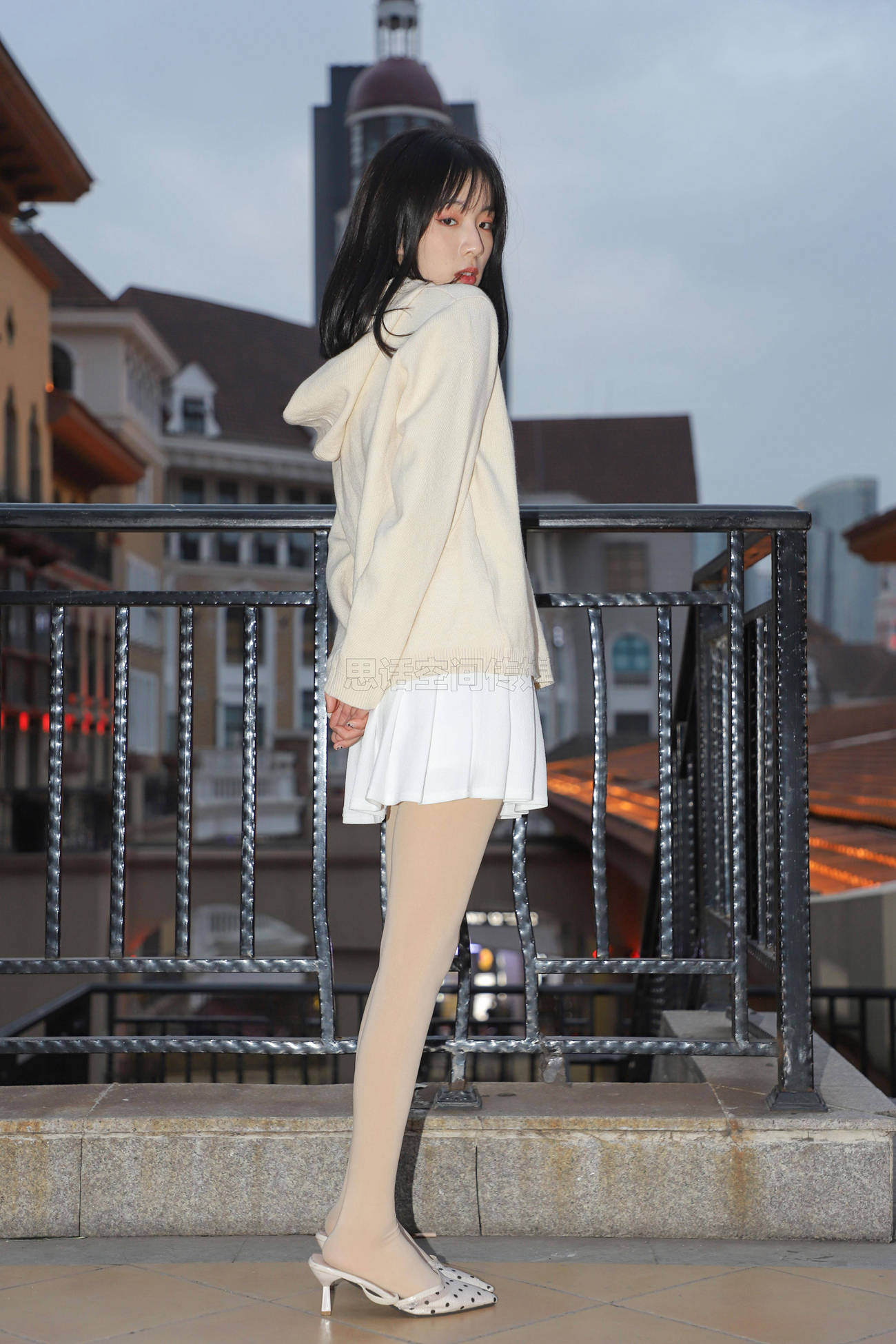 图片[17]-[SiHua思话]SJ058 小狐狸 步行街日系软妹[44P] – 速更版-美库