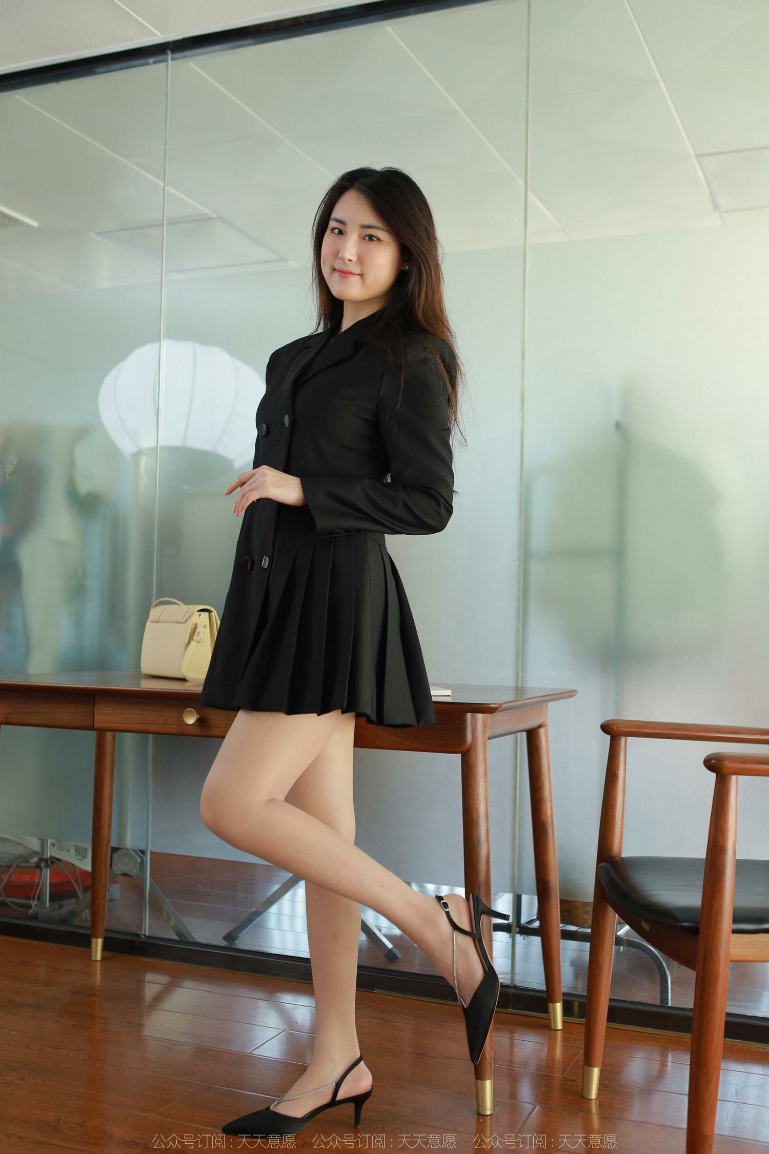 图片[13]-[IESS异思趣向] 2022.04.20 丝享家1065：小宝《黑色百褶裙》[79P] – 速更版-美库