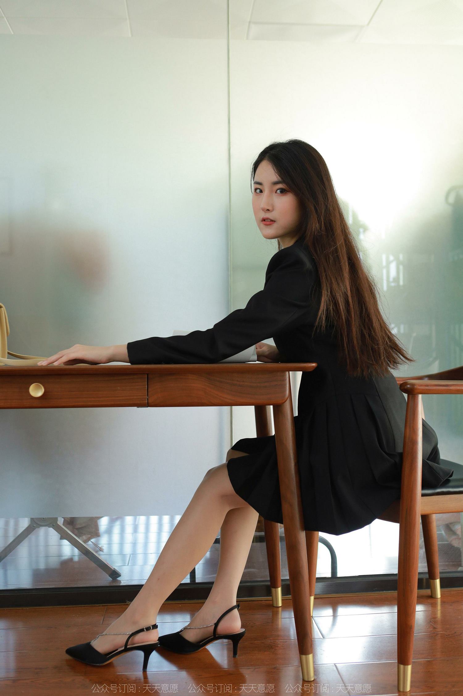 图片[40]-[IESS异思趣向] 2022.04.20 丝享家1065：小宝《黑色百褶裙》[79P] – 速更版-美库