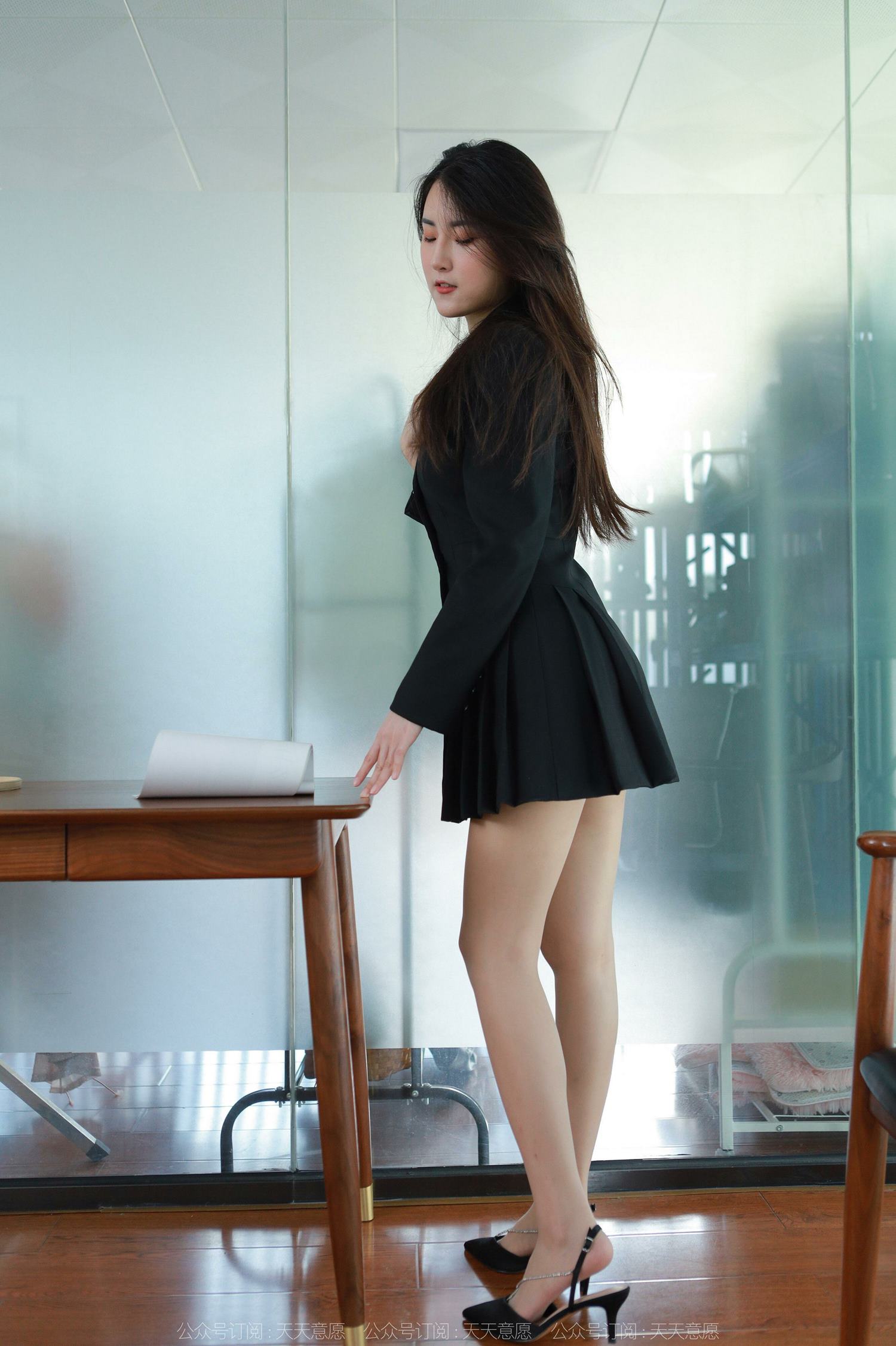 图片[61]-[IESS异思趣向] 2022.04.20 丝享家1065：小宝《黑色百褶裙》[79P] – 速更版-美库