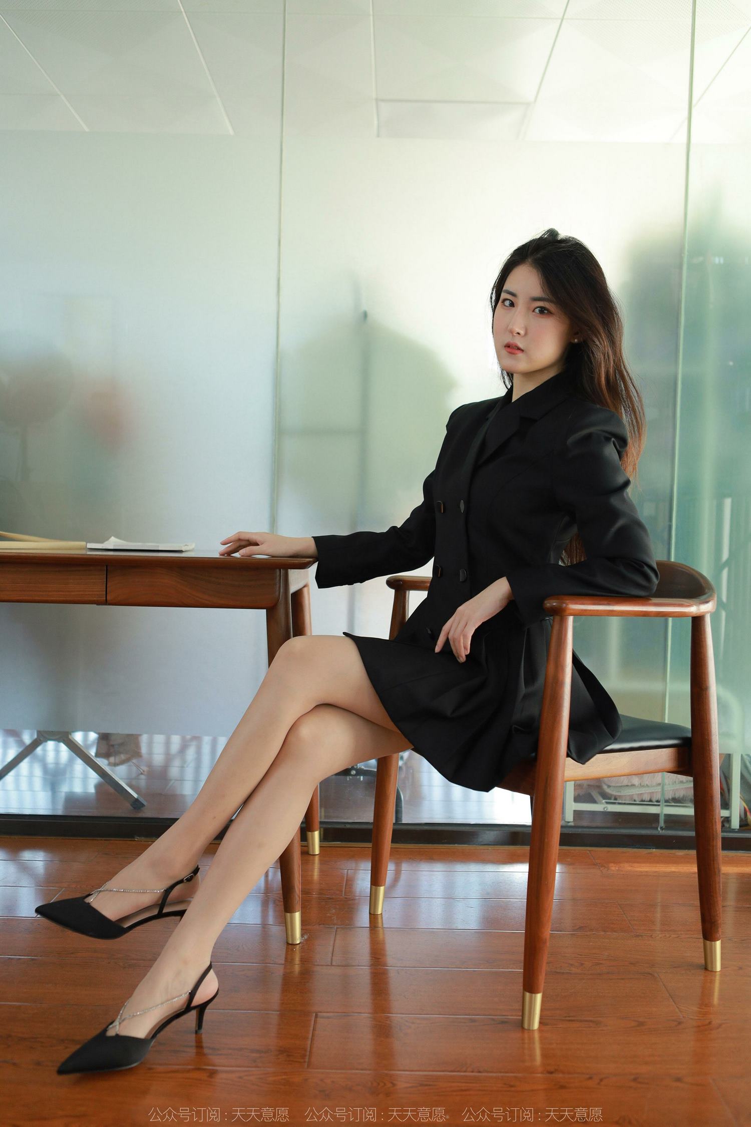 图片[80]-[IESS异思趣向] 2022.04.20 丝享家1065：小宝《黑色百褶裙》[79P] – 速更版-美库