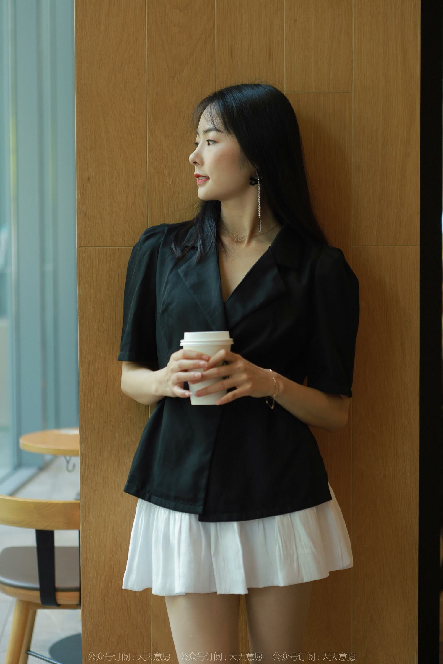 图片[32]-[IESS异思趣向] 耽丝 220403小金的黑色凉鞋 [85P] – 速更版-美库