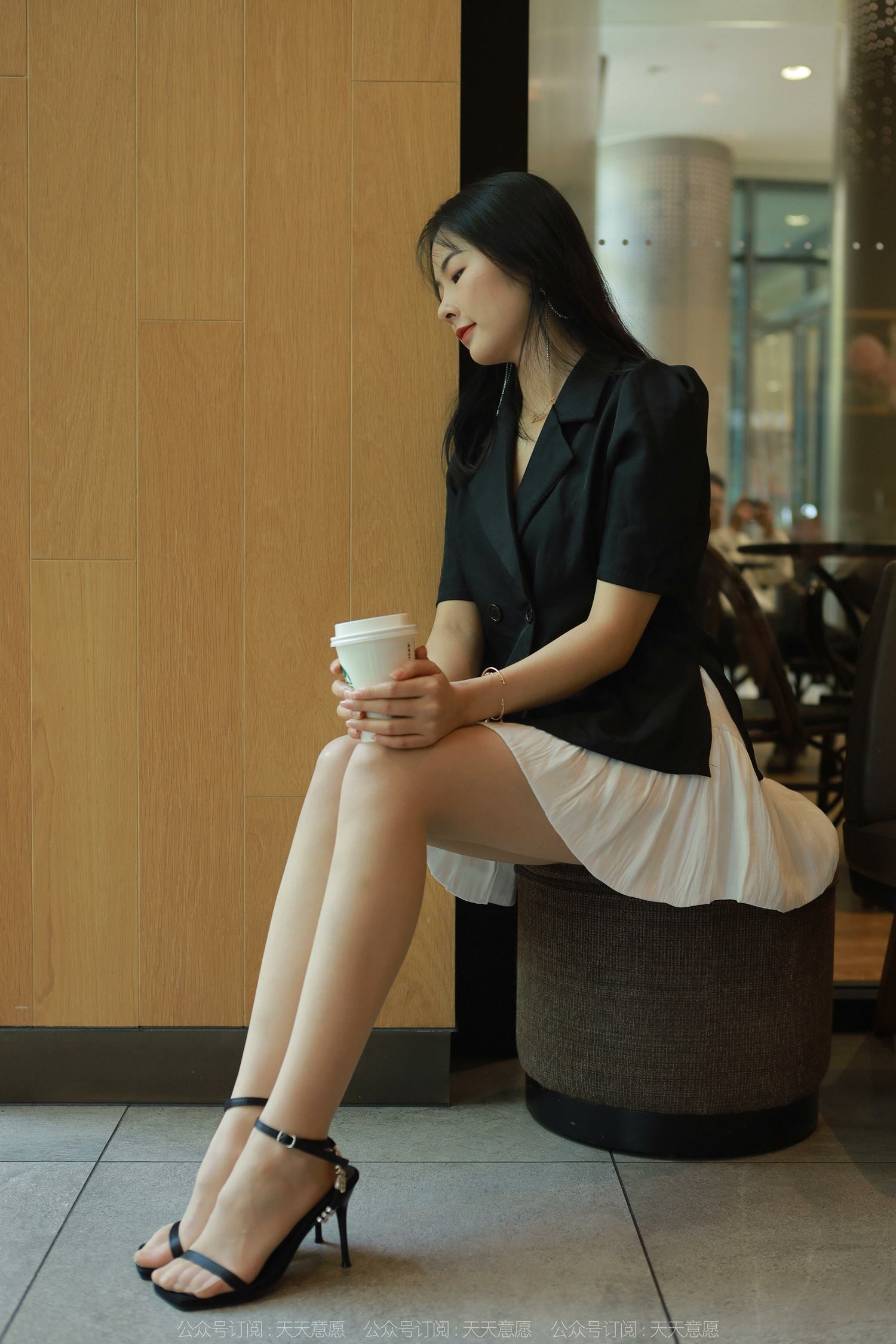 图片[43]-[IESS异思趣向] 耽丝 220403小金的黑色凉鞋 [85P] – 速更版-美库