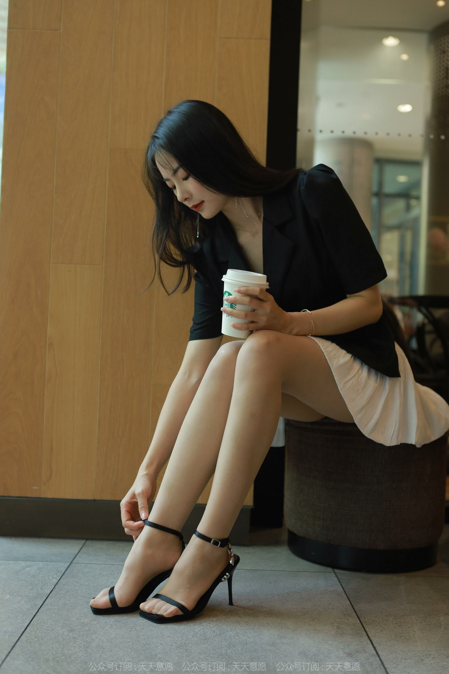 图片[46]-[IESS异思趣向] 耽丝 220403小金的黑色凉鞋 [85P] – 速更版-美库