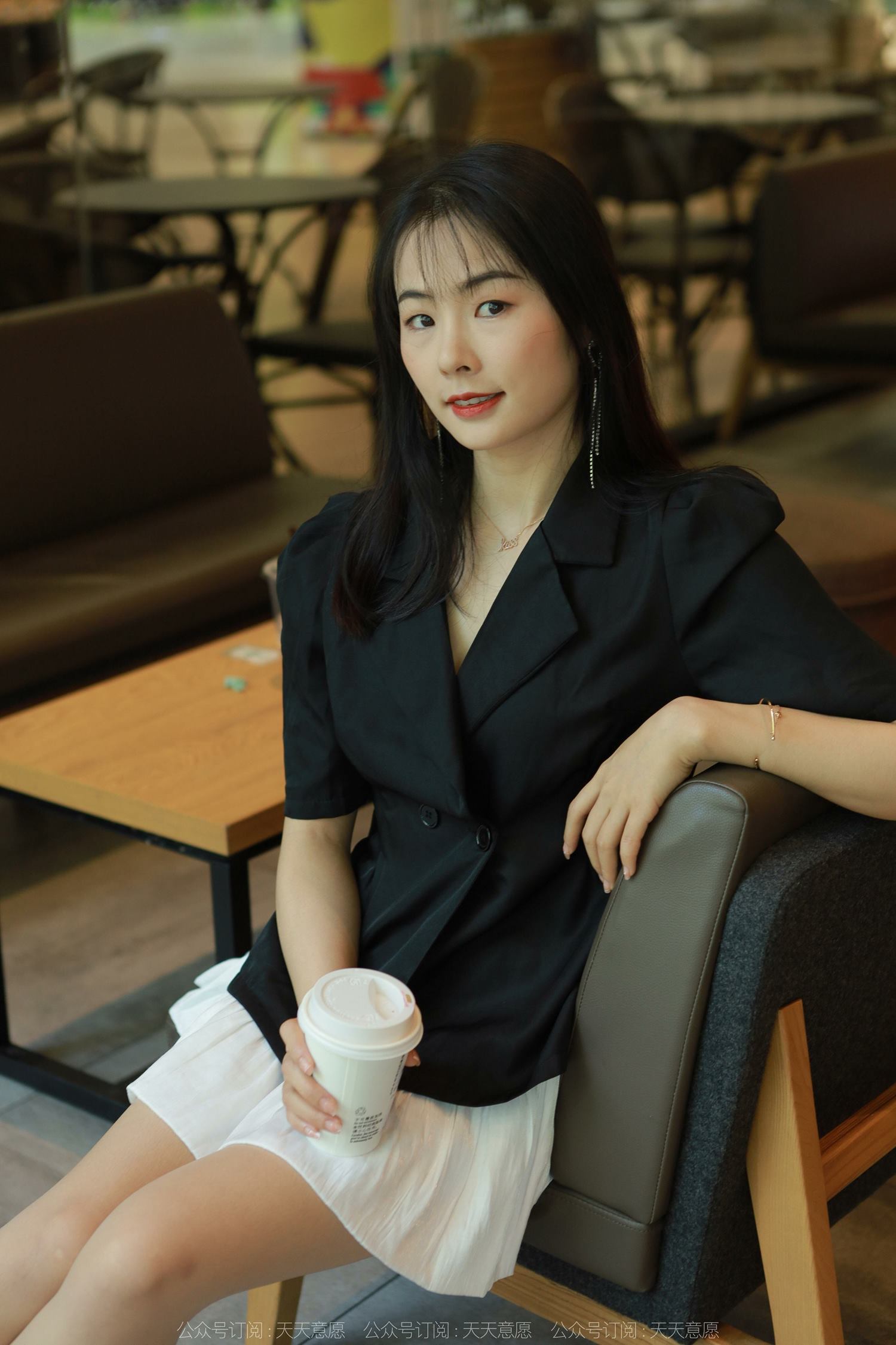 图片[61]-[IESS异思趣向] 耽丝 220403小金的黑色凉鞋 [85P] – 速更版-美库