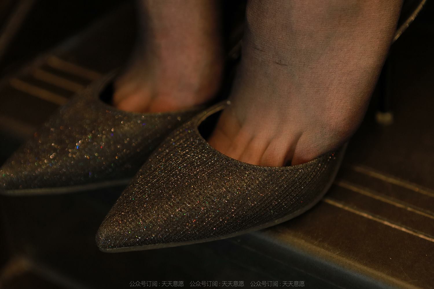 图片[33]-[IESS异思趣向] 耽丝 220420秋秋的撩人红裙 [85P] – 速更版-美库