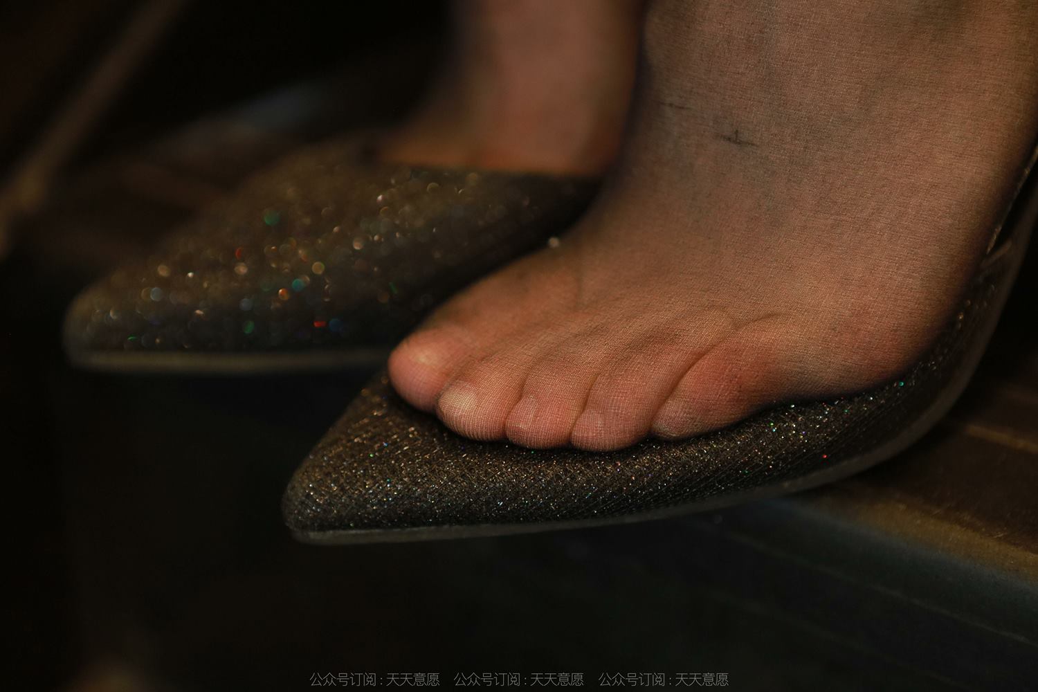 图片[34]-[IESS异思趣向] 耽丝 220420秋秋的撩人红裙 [85P] – 速更版-美库