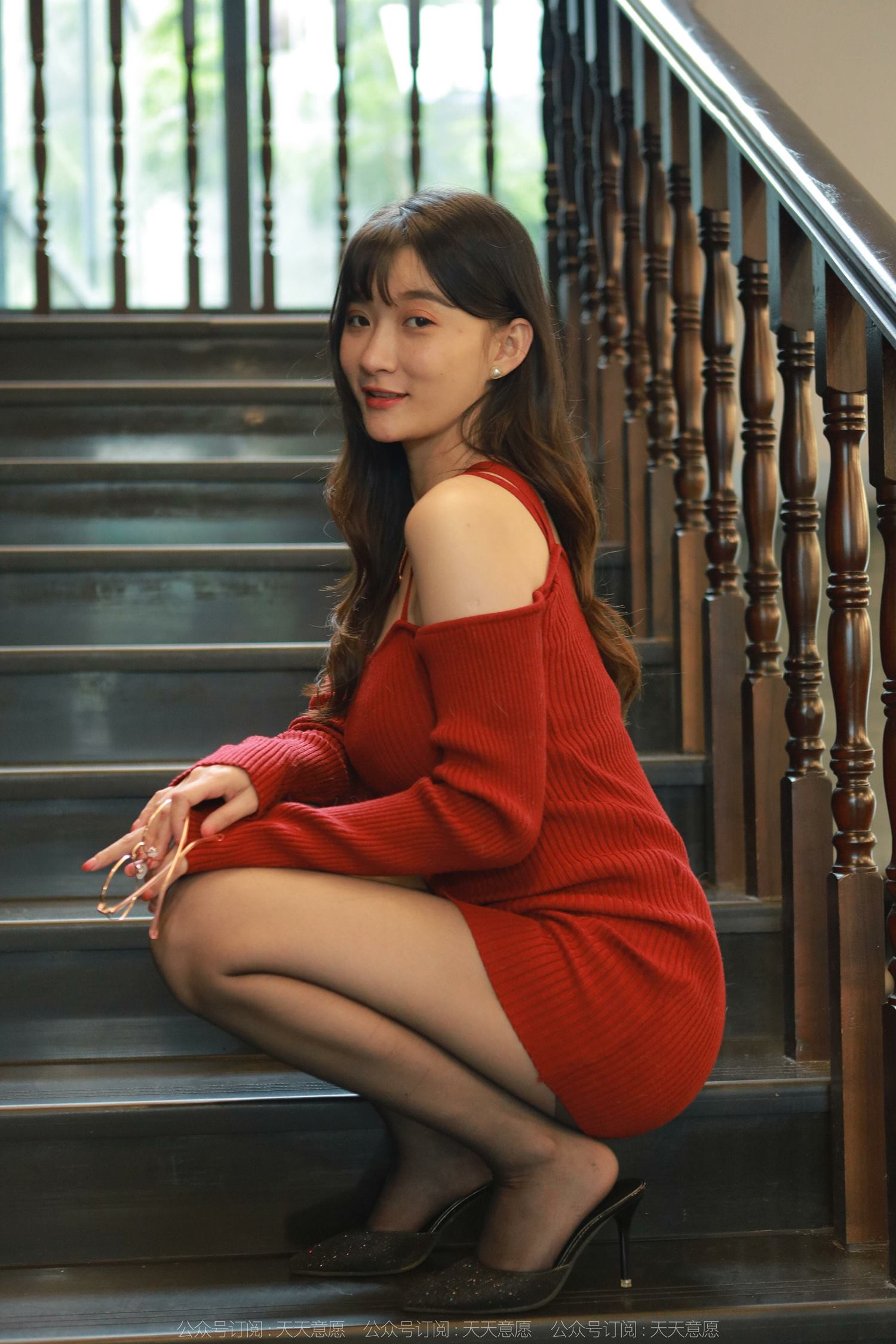 图片[44]-[IESS异思趣向] 耽丝 220420秋秋的撩人红裙 [85P] – 速更版-美库