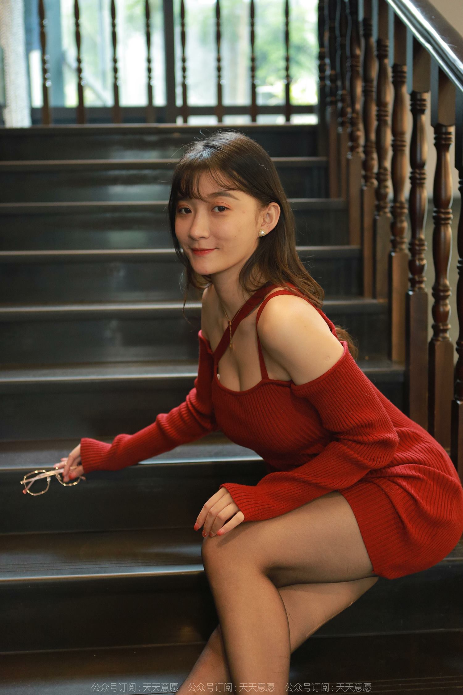 图片[55]-[IESS异思趣向] 耽丝 220420秋秋的撩人红裙 [85P] – 速更版-美库