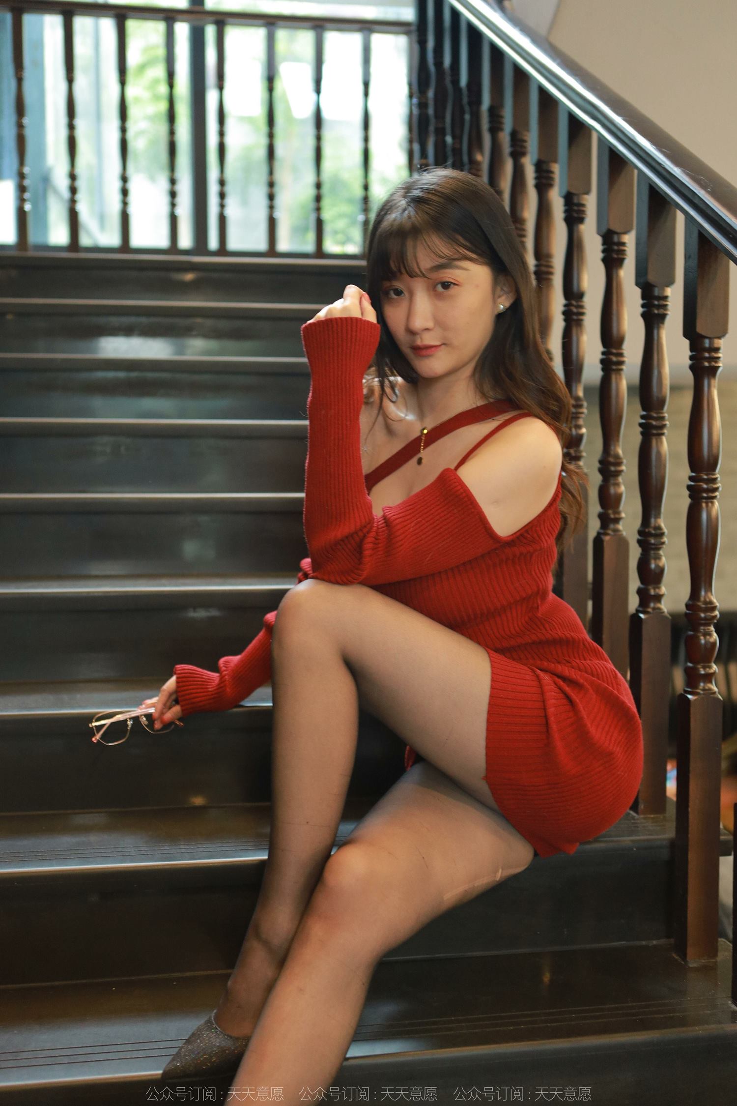 图片[56]-[IESS异思趣向] 耽丝 220420秋秋的撩人红裙 [85P] – 速更版-美库