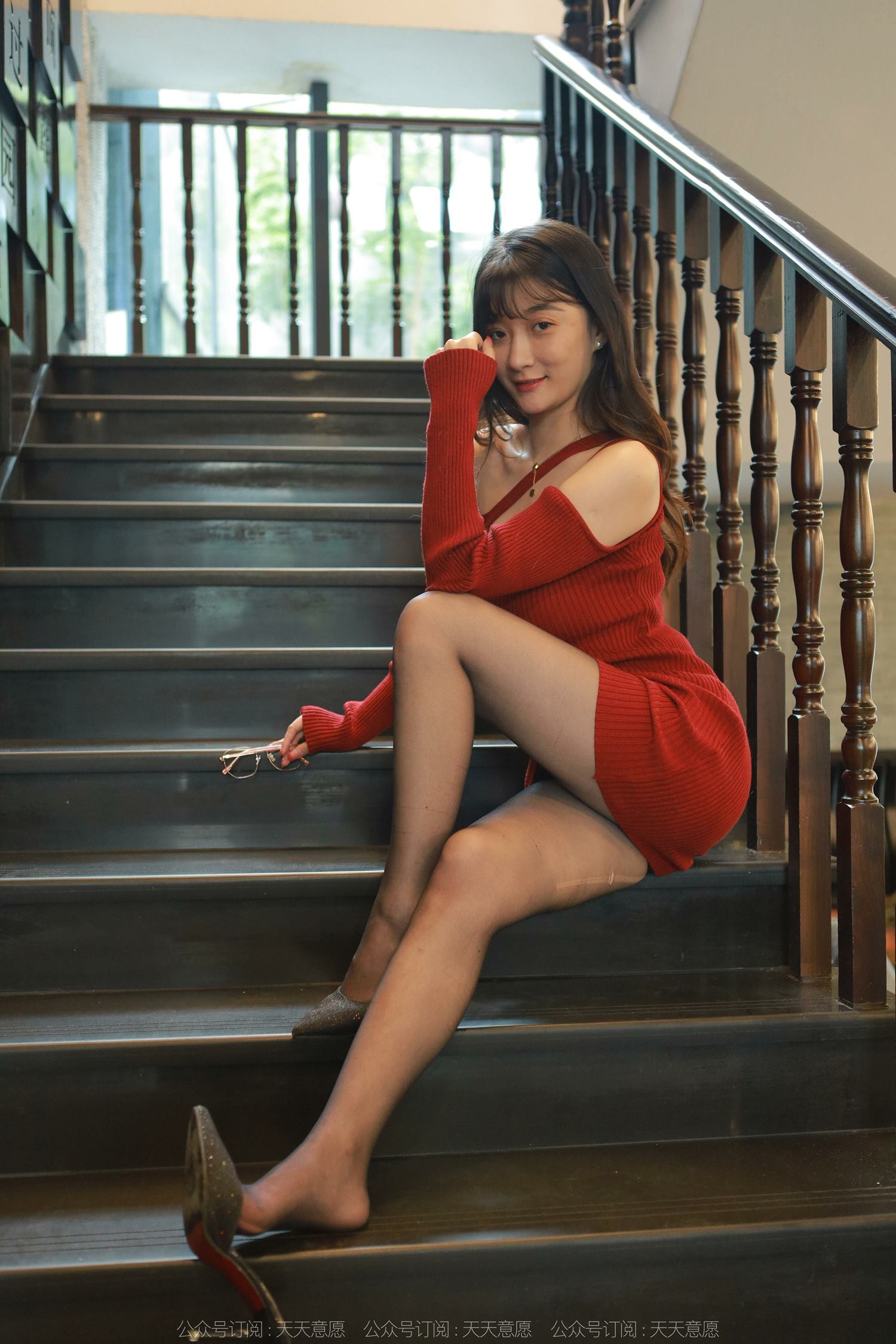 图片[57]-[IESS异思趣向] 耽丝 220420秋秋的撩人红裙 [85P] – 速更版-美库