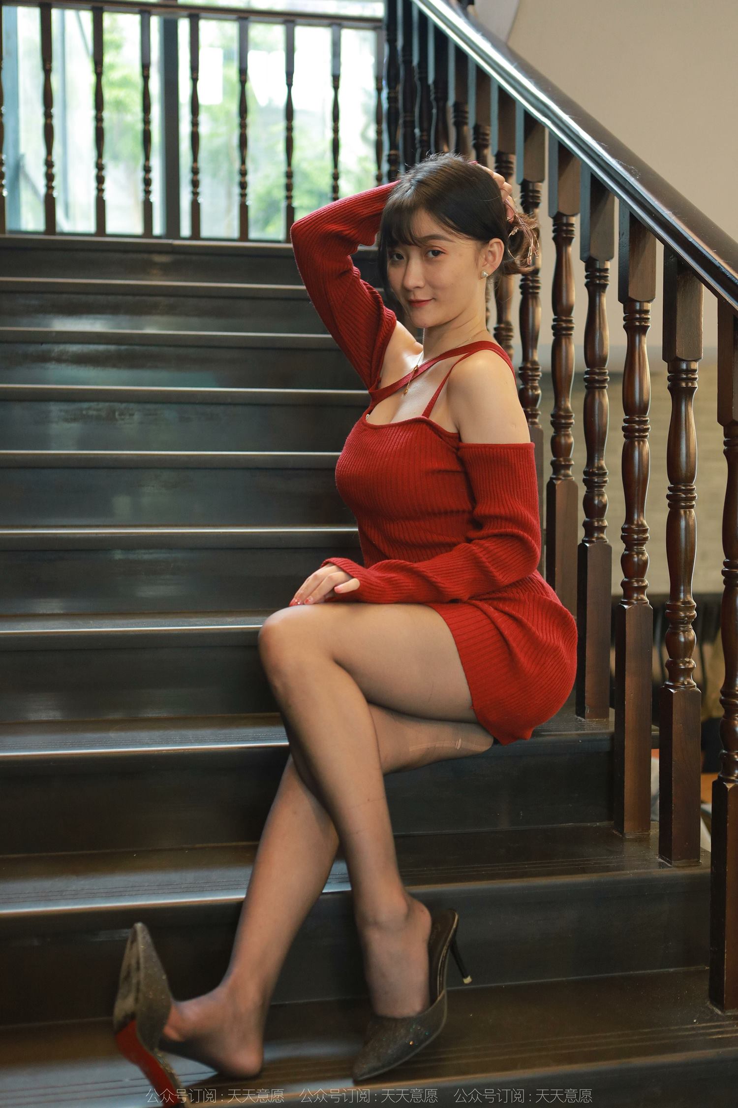 图片[60]-[IESS异思趣向] 耽丝 220420秋秋的撩人红裙 [85P] – 速更版-美库