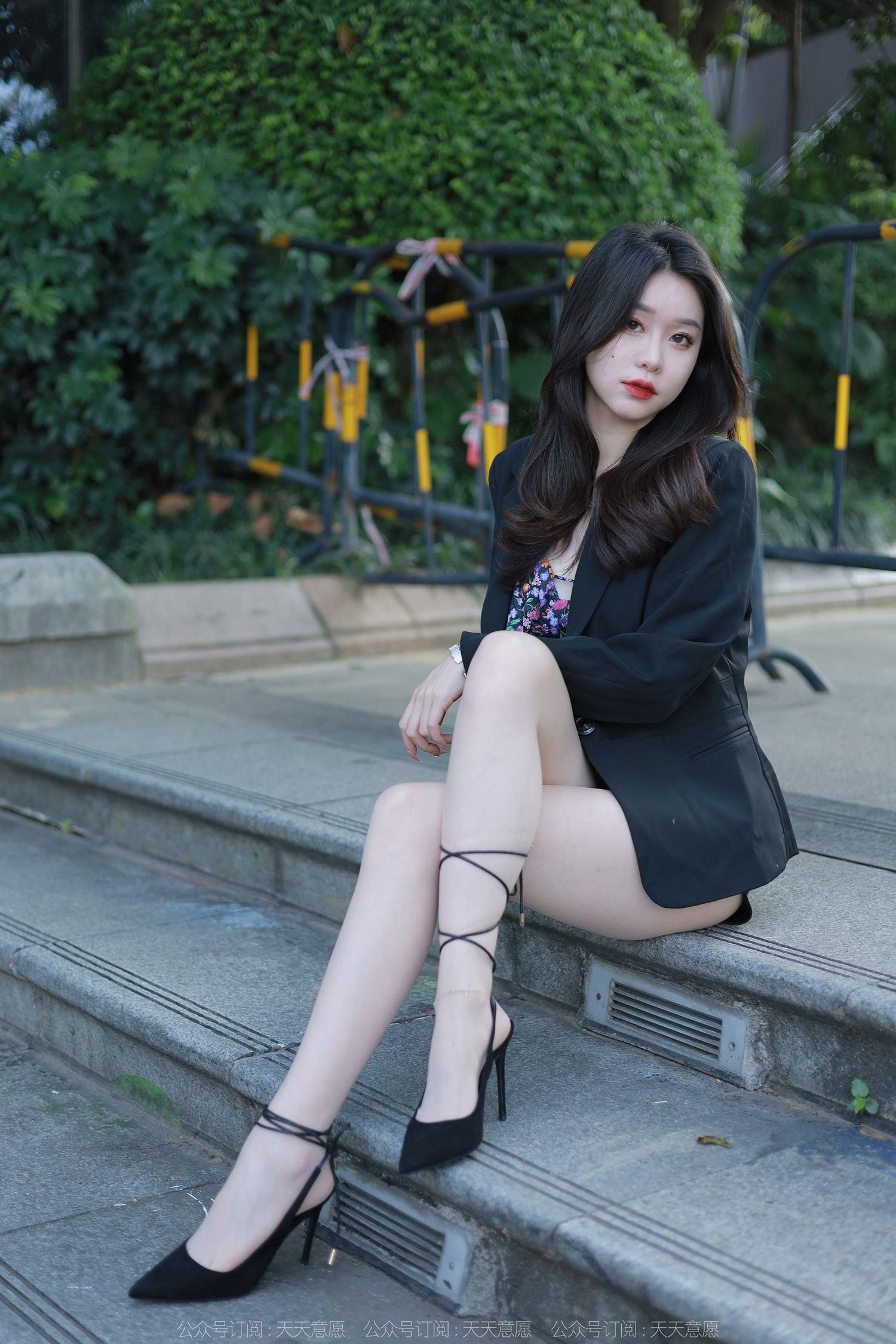 图片[17]-[IESS异思趣向] 耽丝 220422美腿天花板 [79P] – 速更版-美库