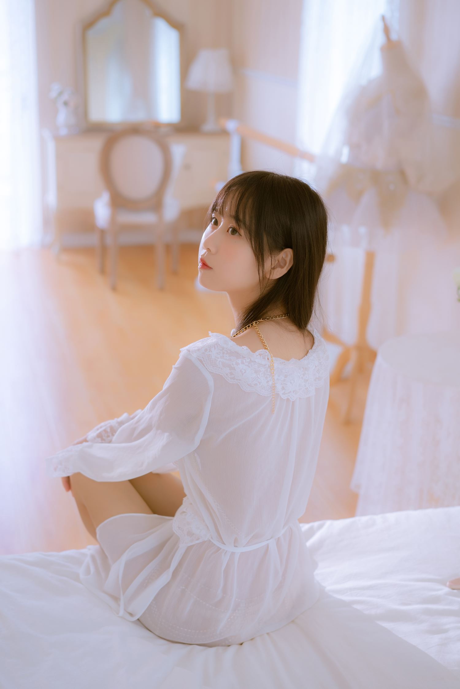 图片[45]-微博网紅妹纸@萌芽儿o0 萌芽儿o0 金色套装 [44P] – 速更版-美库