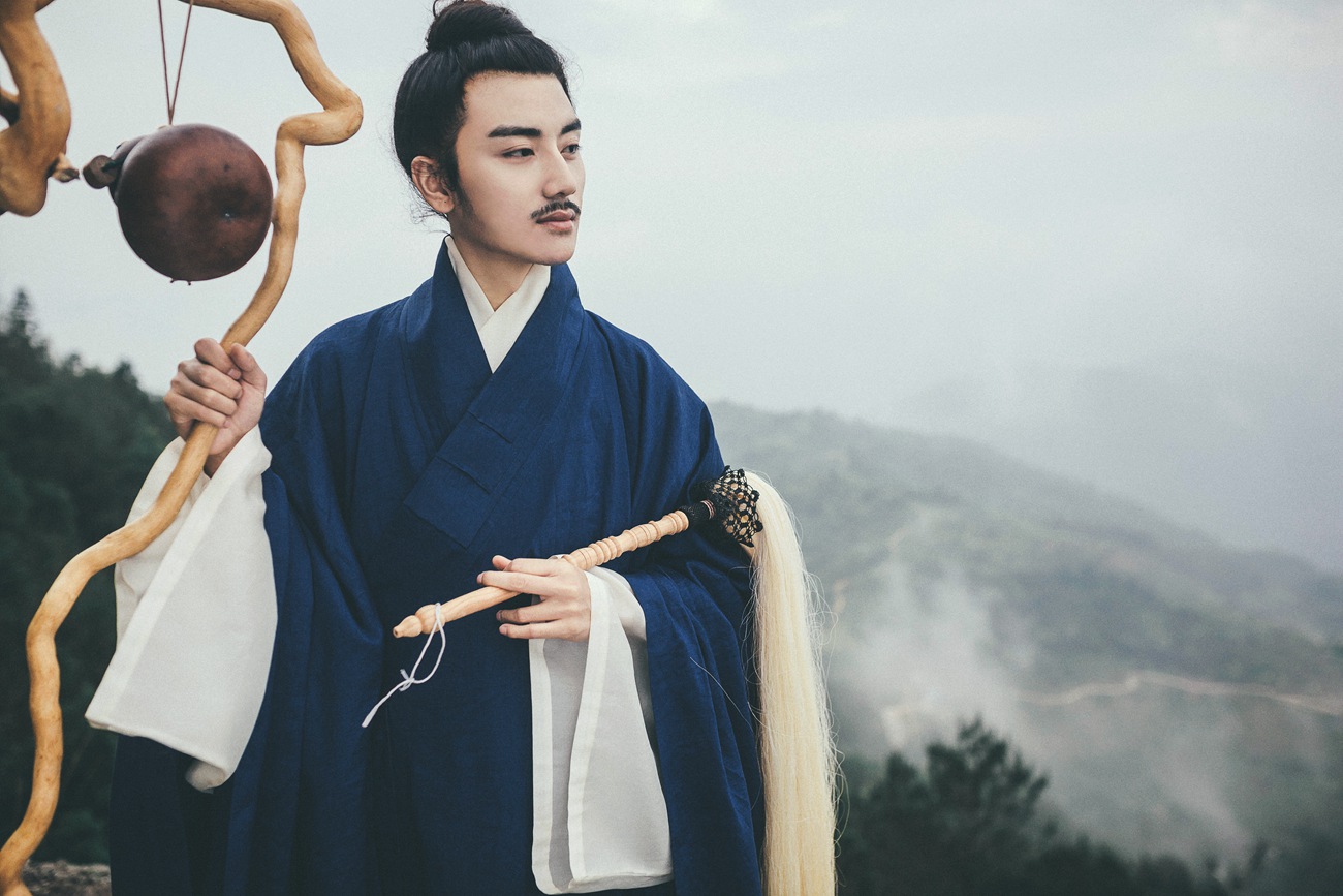 [YITUYU艺图语] 2021.09.24 白云中 马崇道 [24P] - 速更版-绅士图