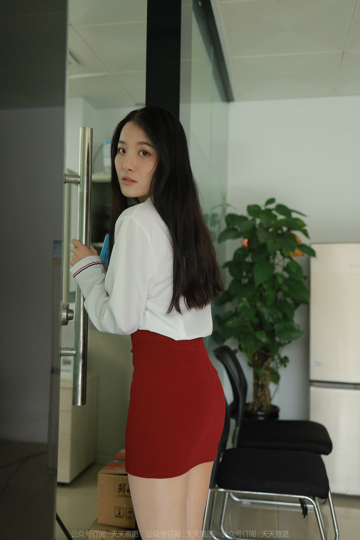 图片[32]-[IESS异思趣向] 耽丝 220511门外的红裙婉萍 [92P] – 速更版-美库